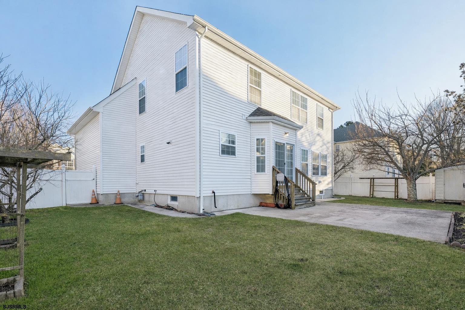 205 Beacon Hill Dr Dr