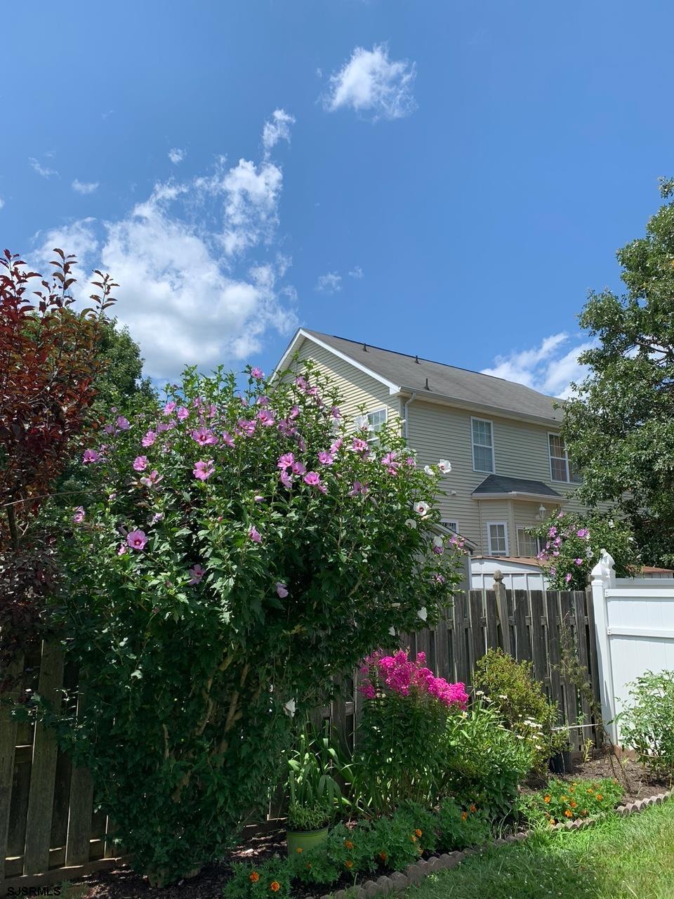 205 Beacon Hill Dr Dr