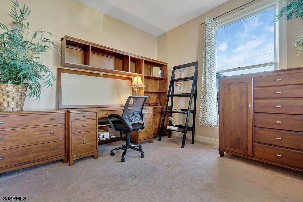 2140 W Riverside Dr Dr