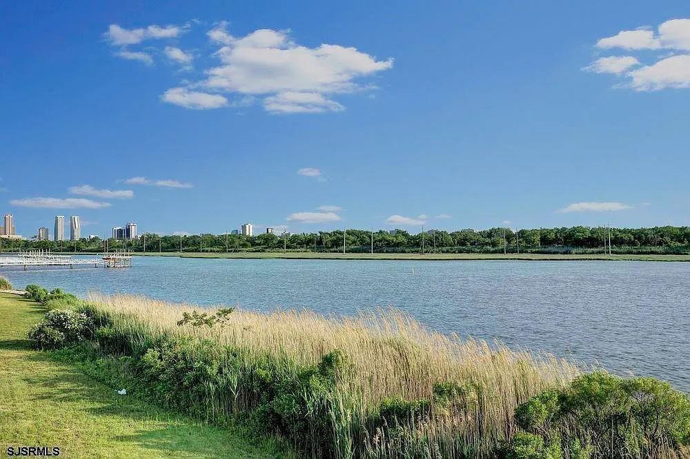 2140 W Riverside Dr Dr - Picture 3