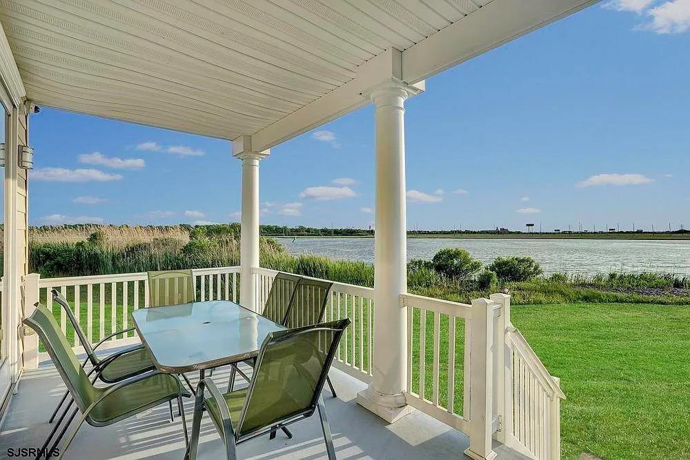 2140 W Riverside Dr Dr