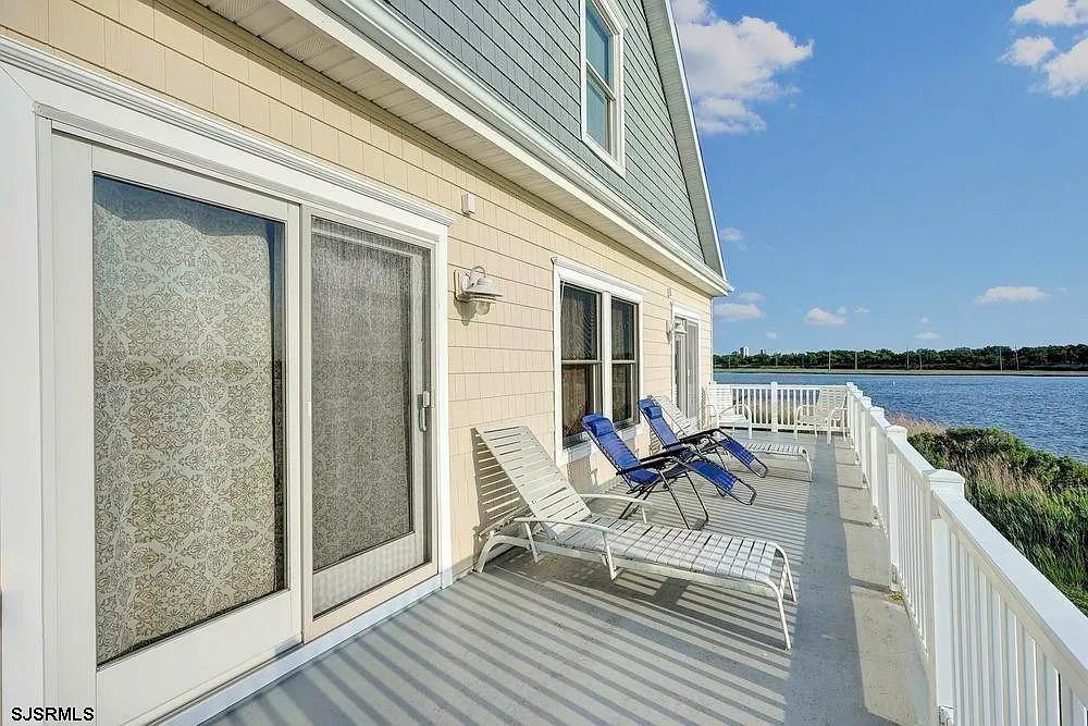 2140 W Riverside Dr Dr