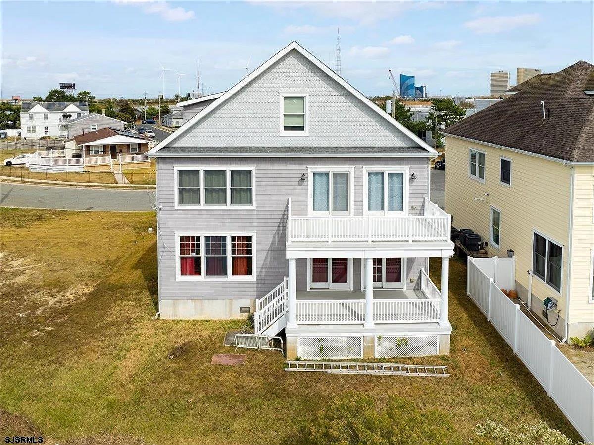 2100 W Riverside Dr Dr