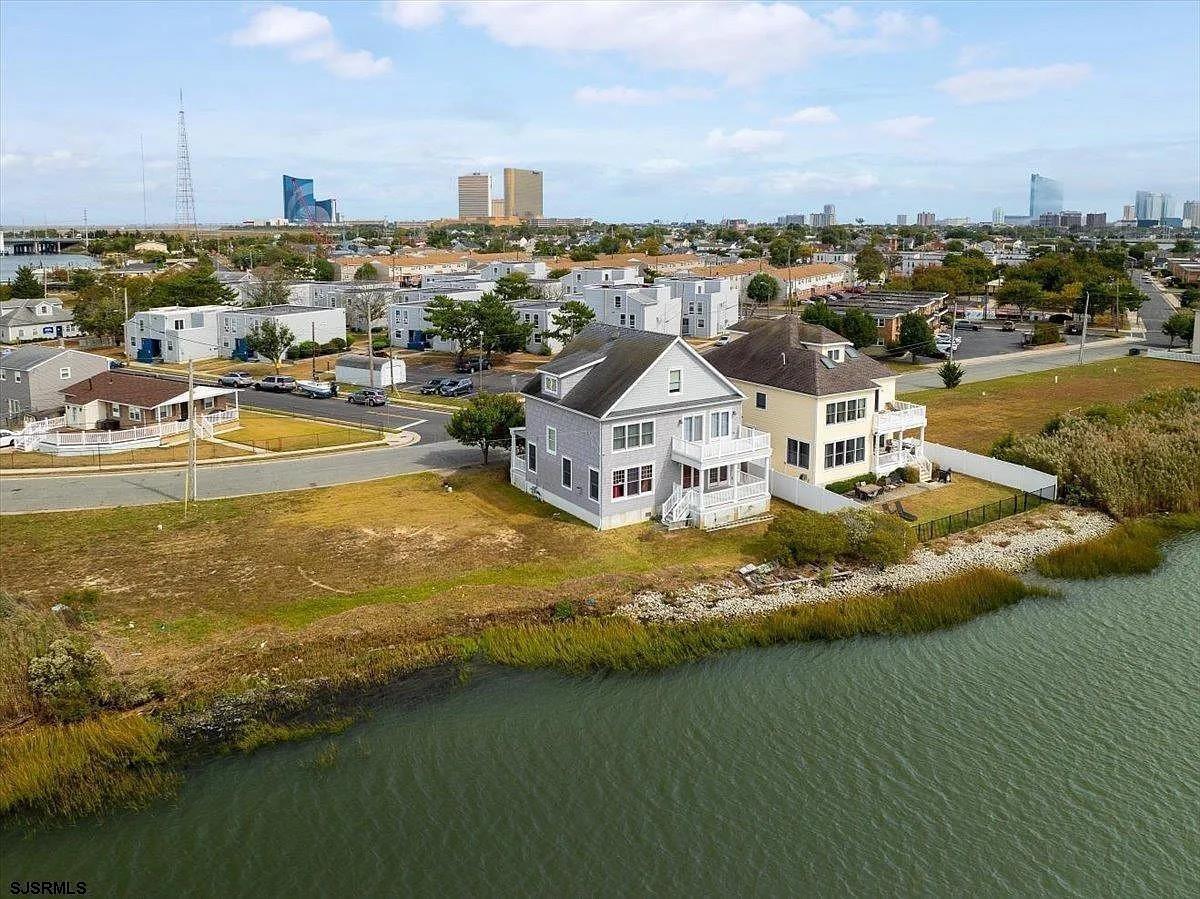 2100 W Riverside Dr Dr