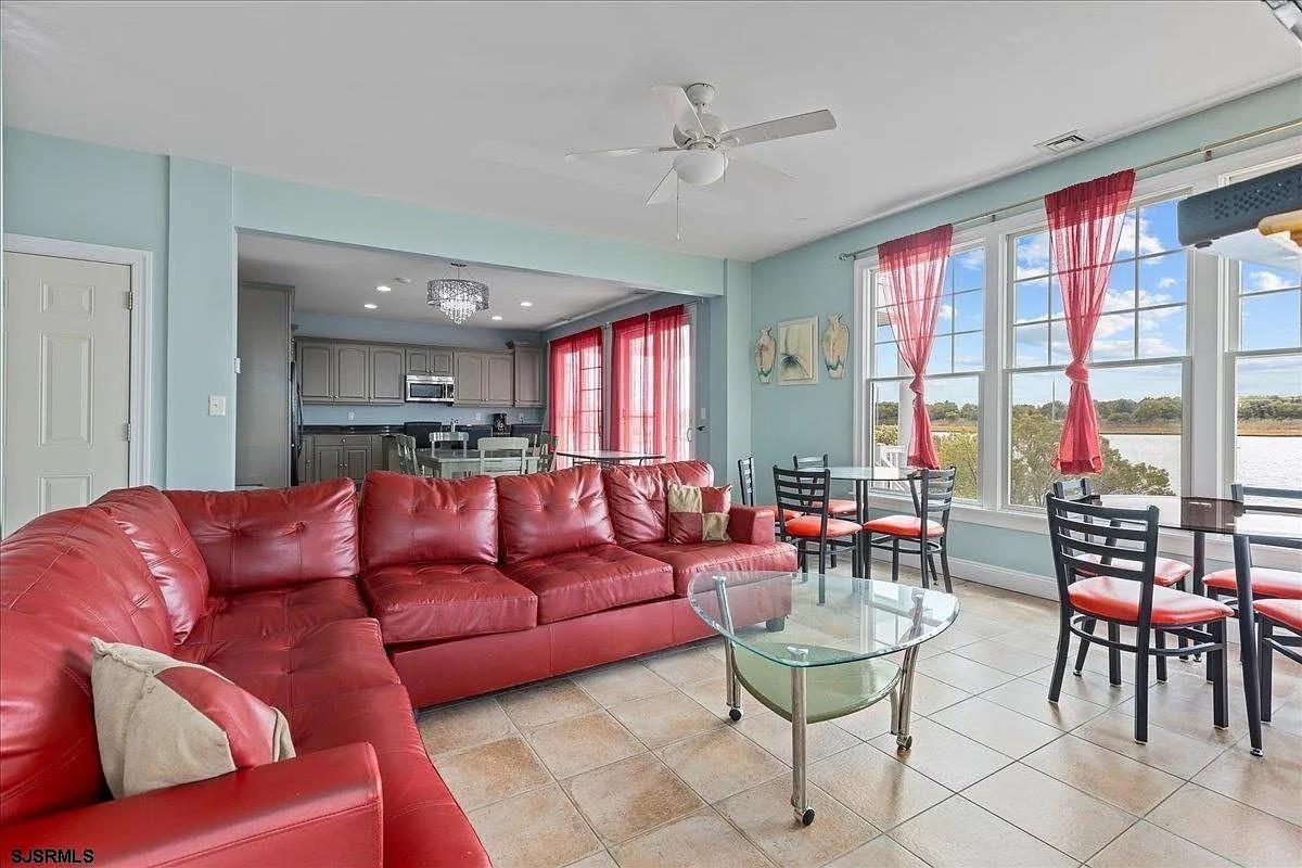 2100 W Riverside Dr Dr