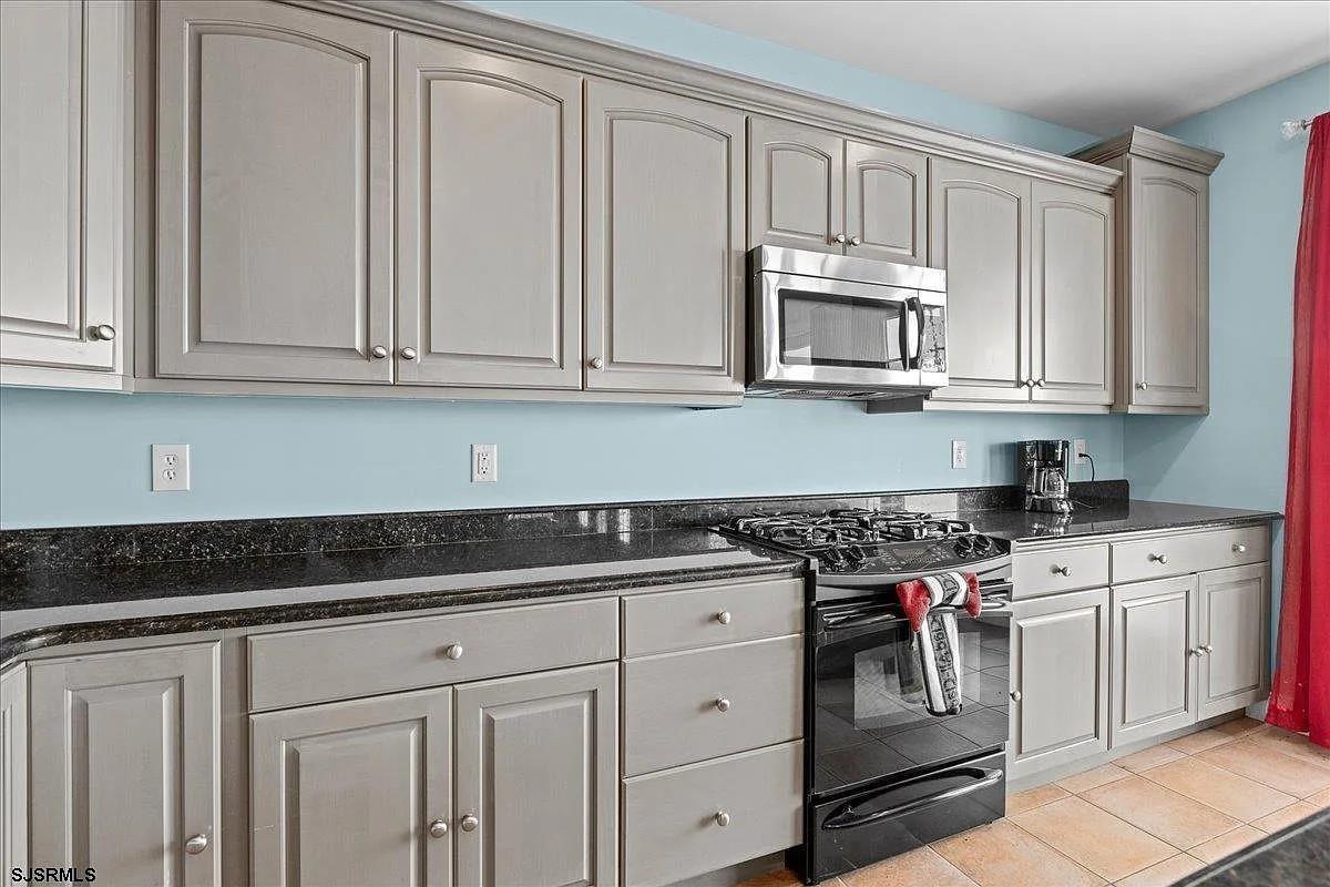 2100 W Riverside Dr Dr