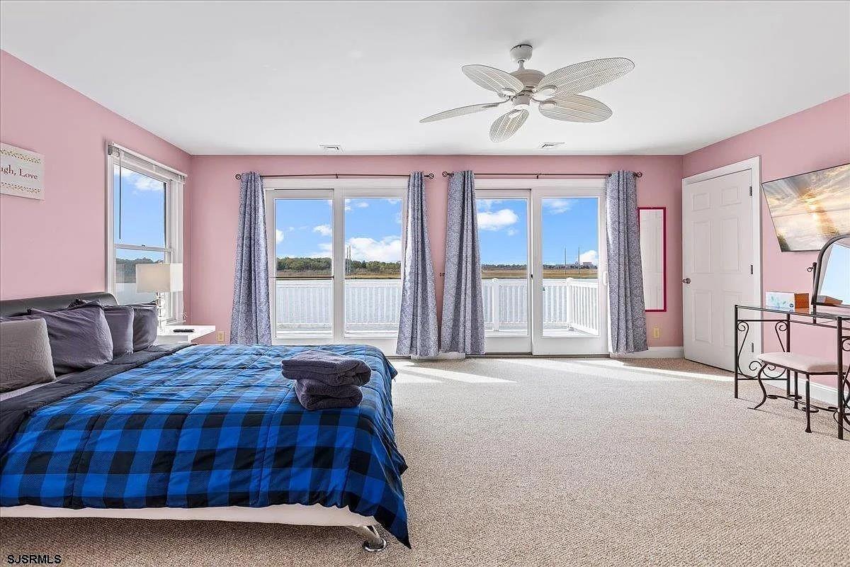 2100 W Riverside Dr Dr