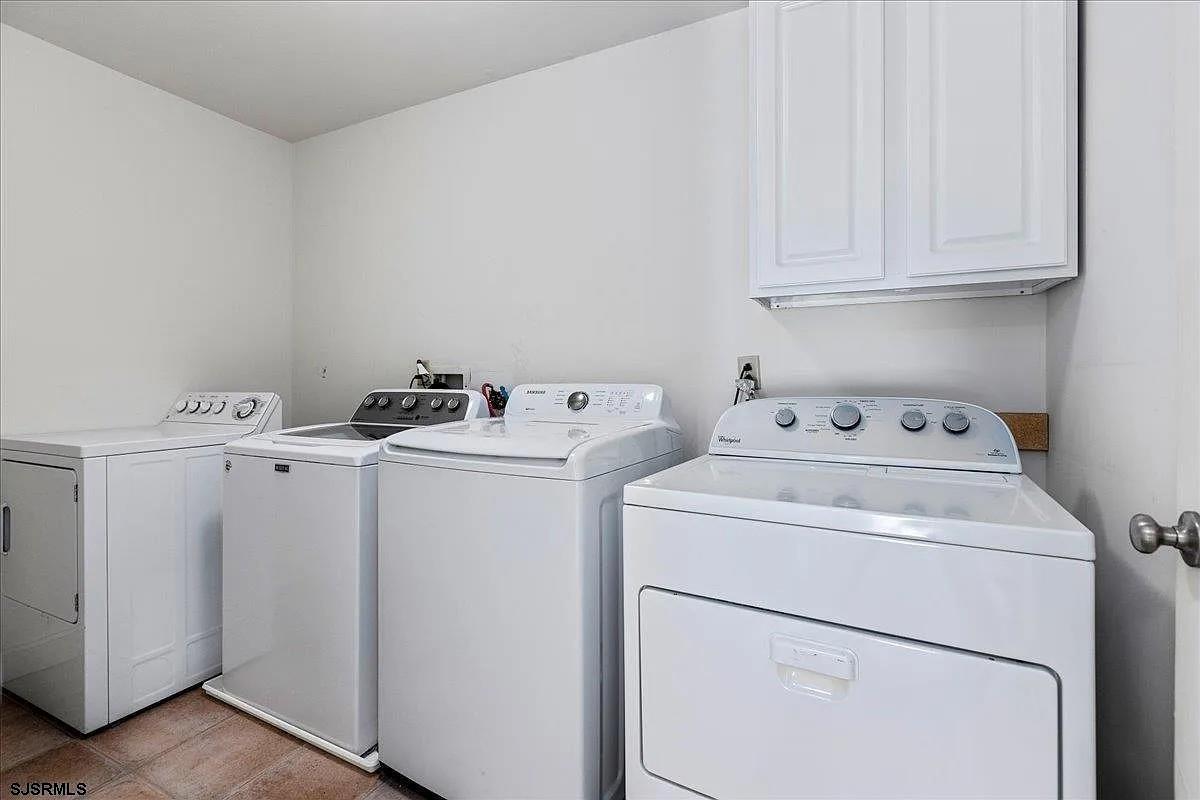 2100 W Riverside Dr Dr