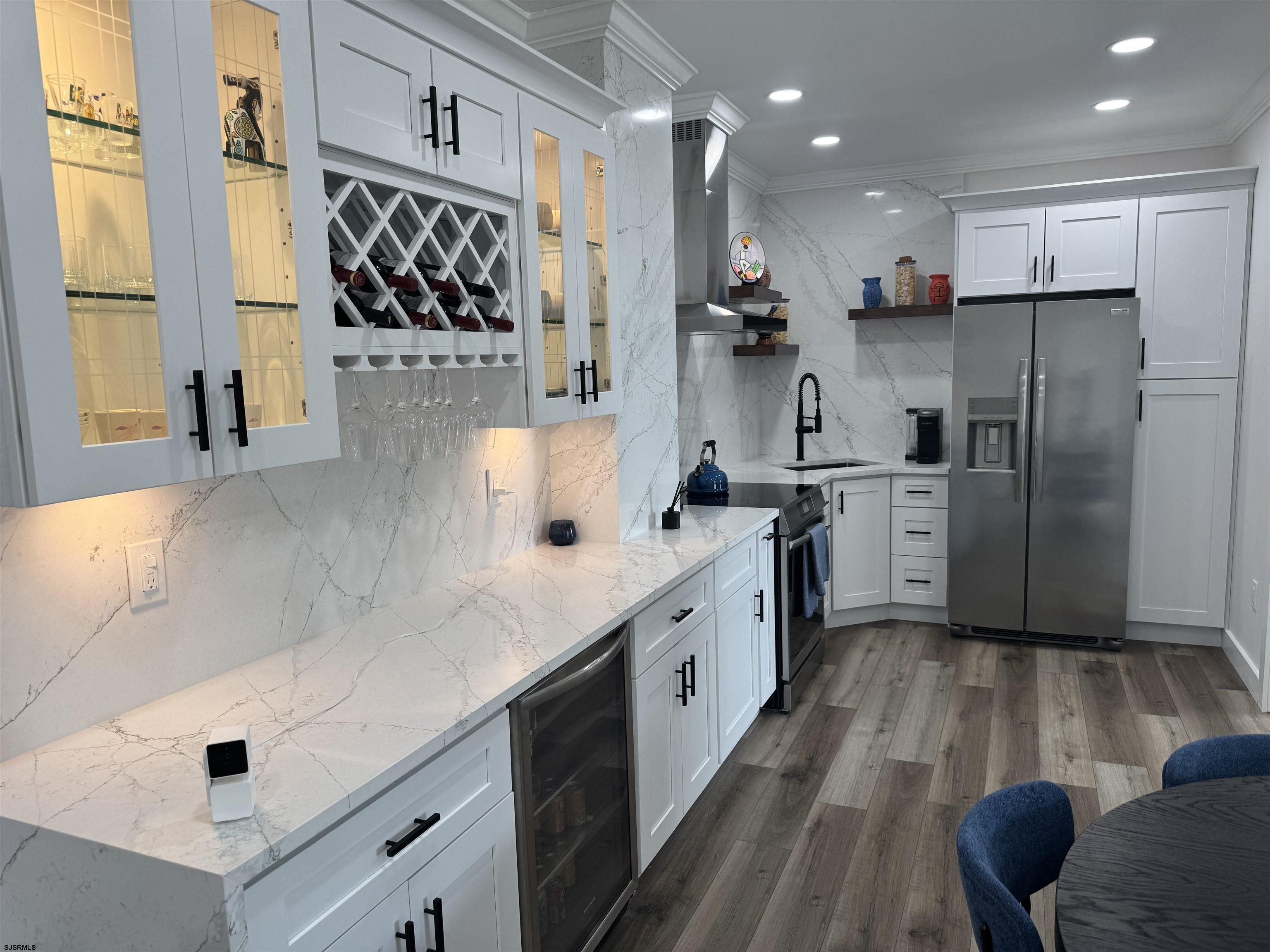 2721 Boardwalk - Picture 3