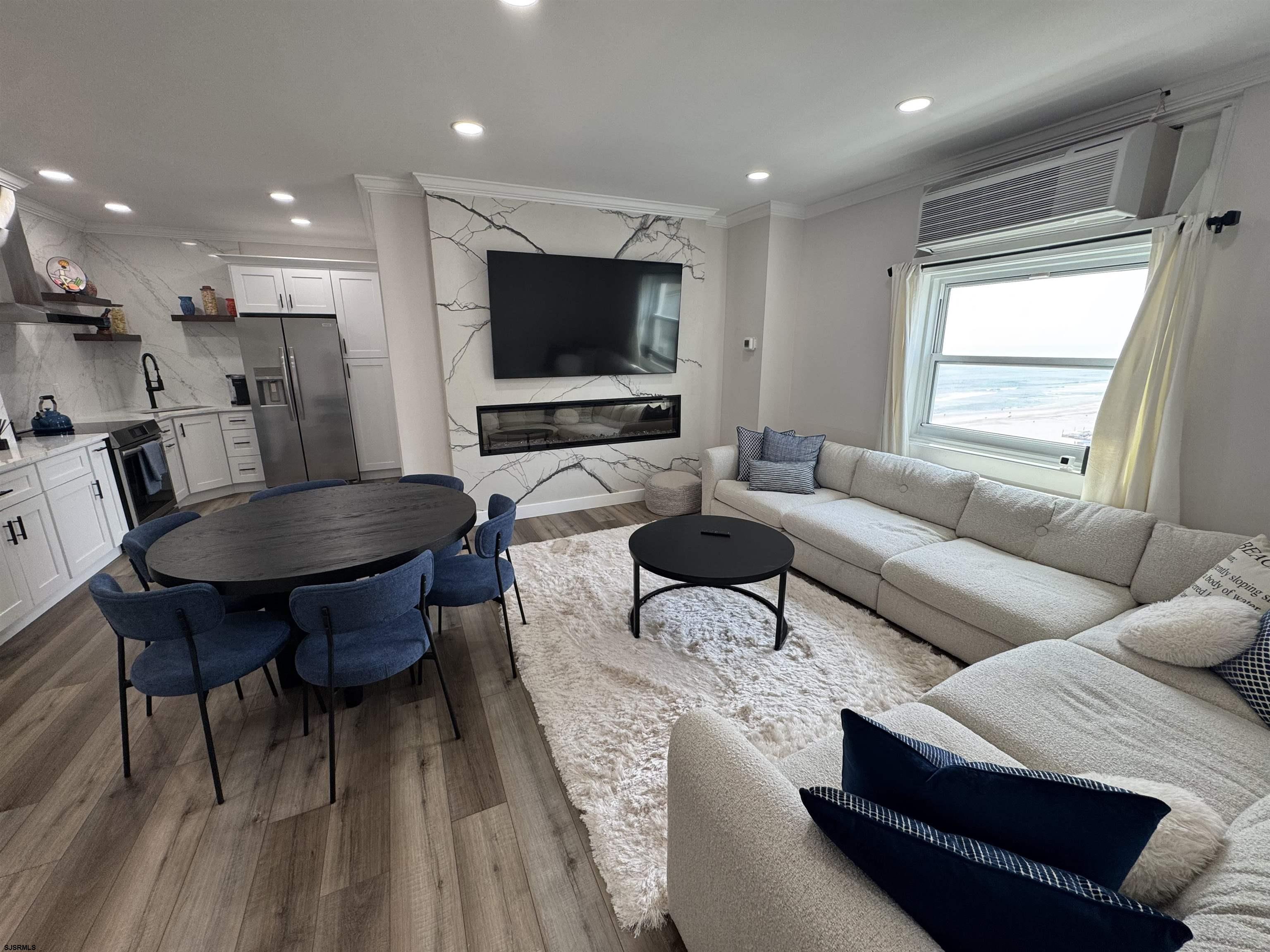 2721 Boardwalk - Picture 4