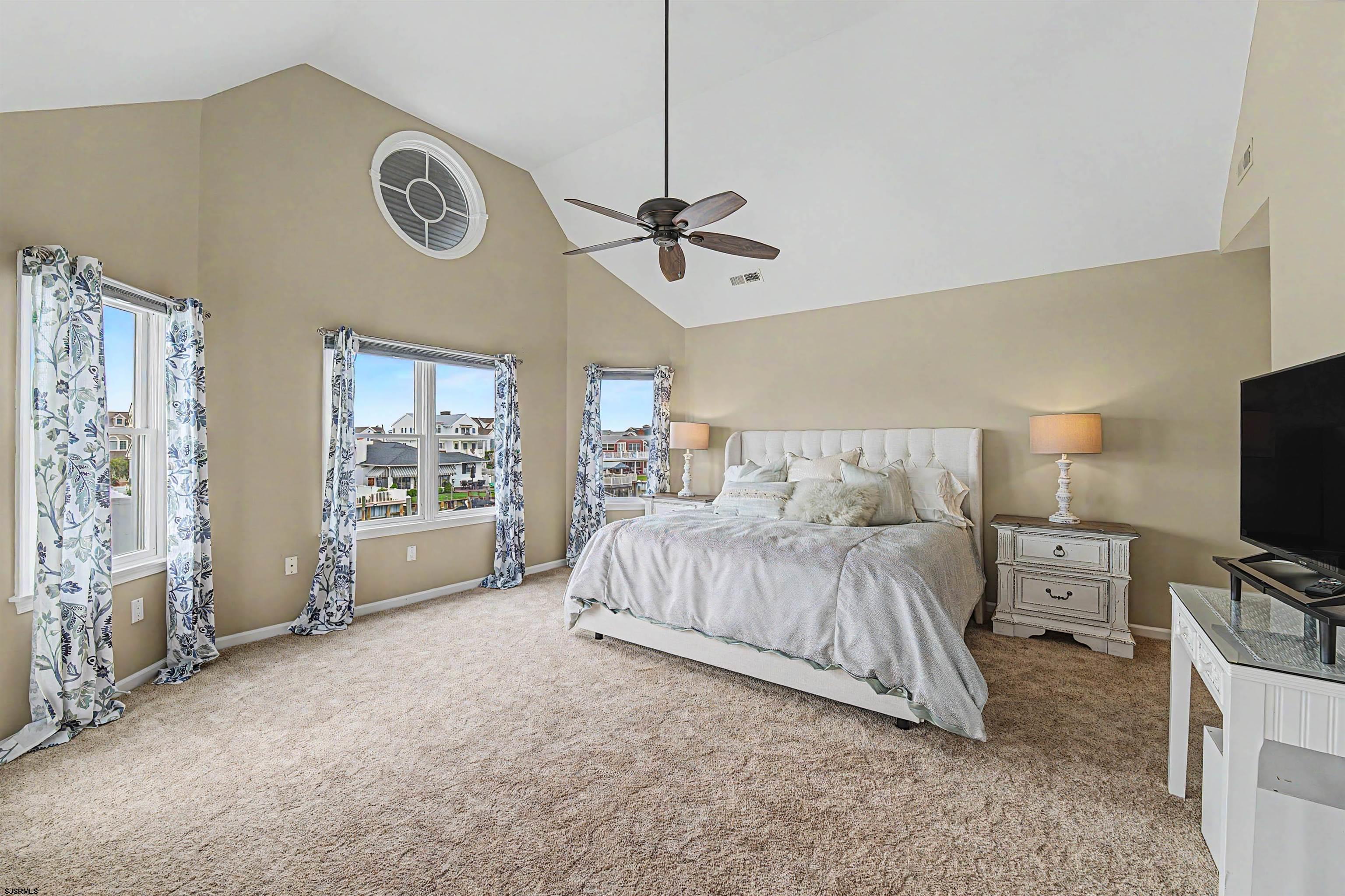 16 Grenada Ln