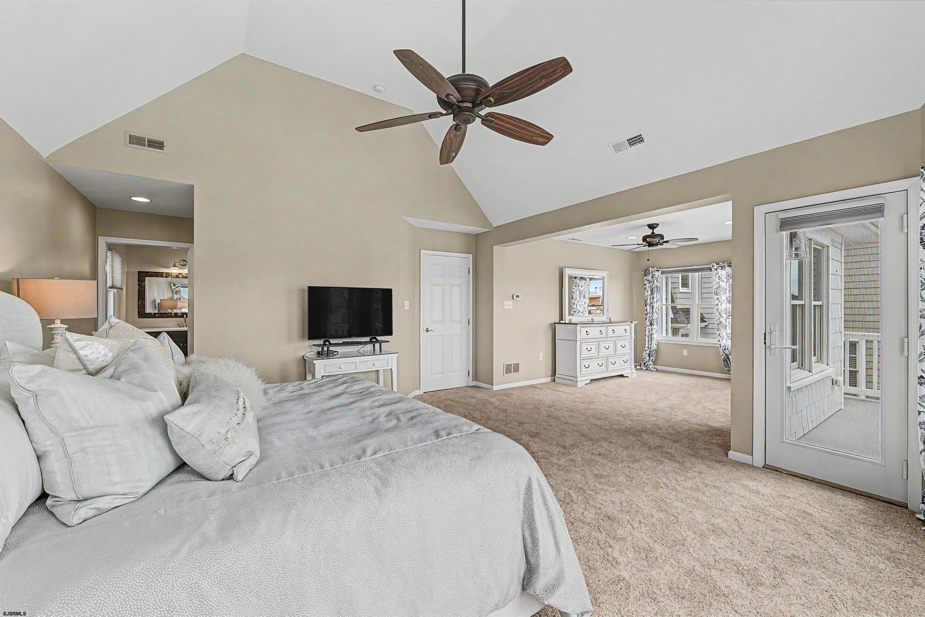 16 Grenada Ln