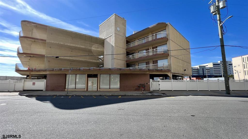 108 S Montpelier Avenue Apt 209