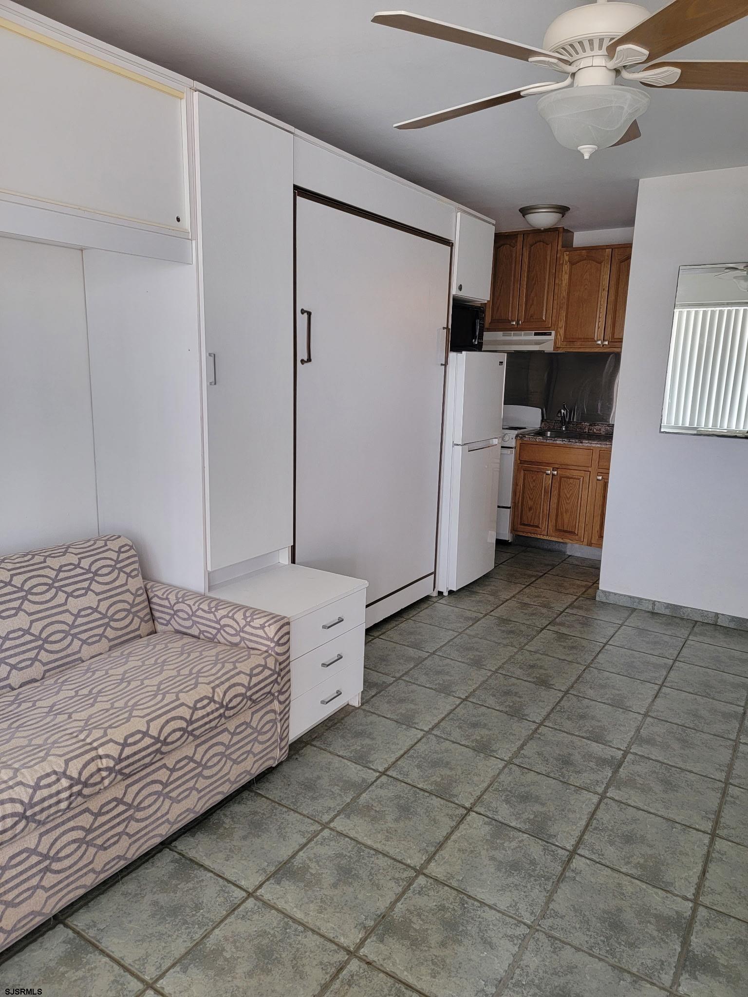 108 S Montpelier Avenue Apt 209 - Picture 2