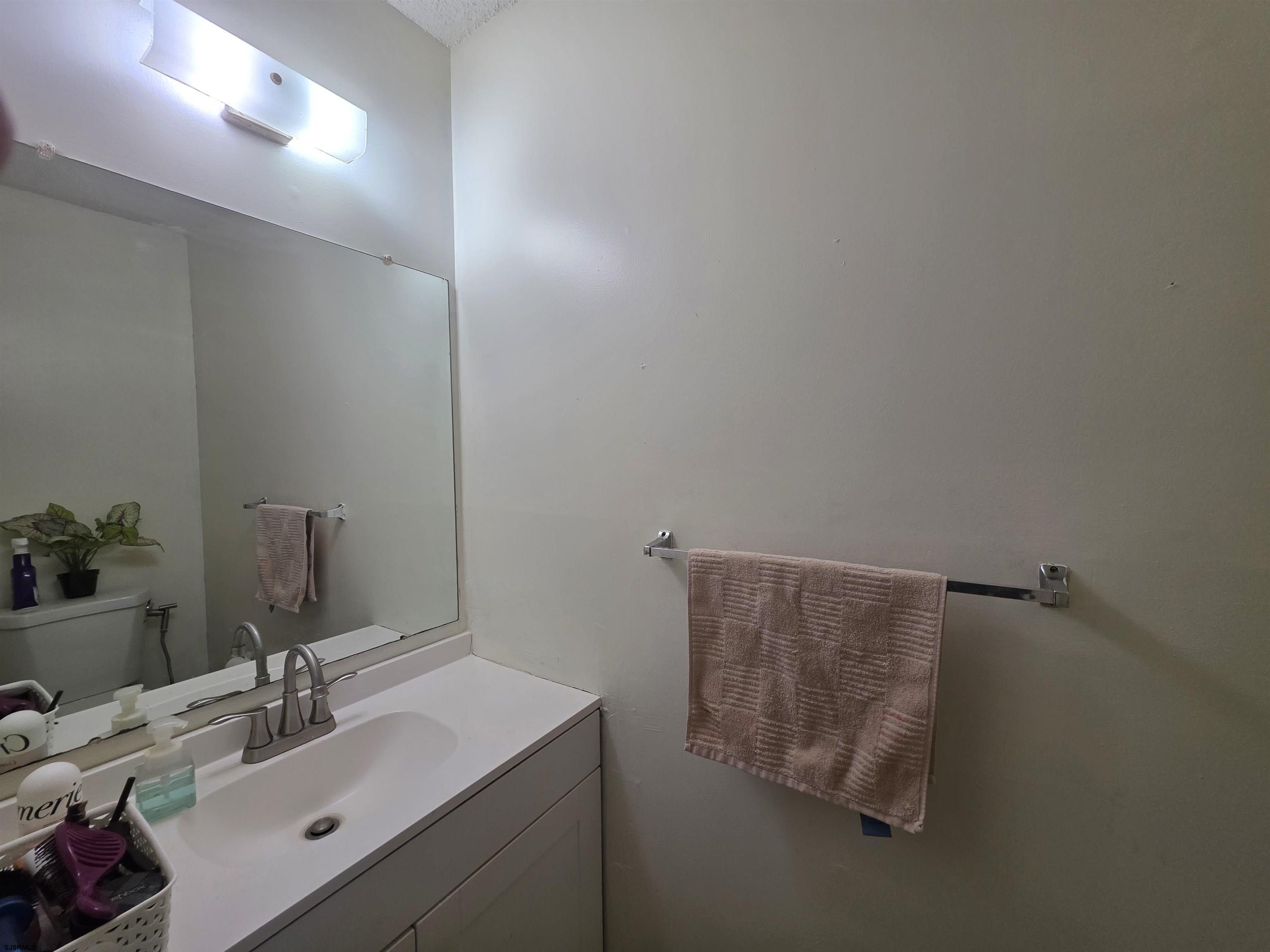 40 Cheshire Dr - Picture 2