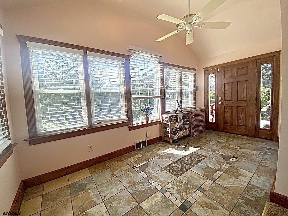131 W Groveland Avenue - Picture 