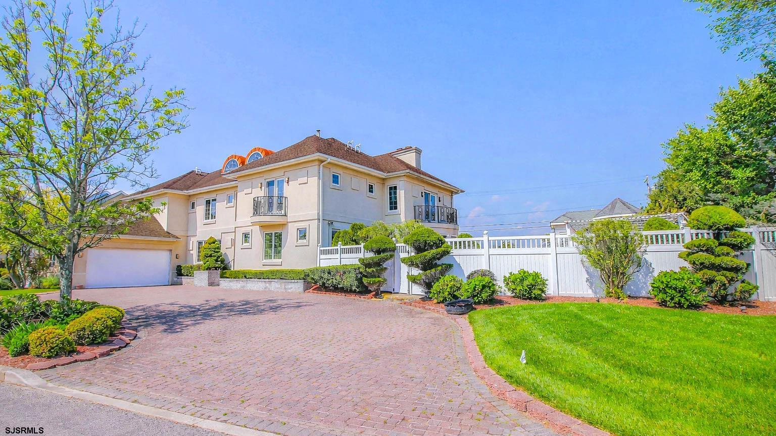 116 Country Club Dr - Picture 1