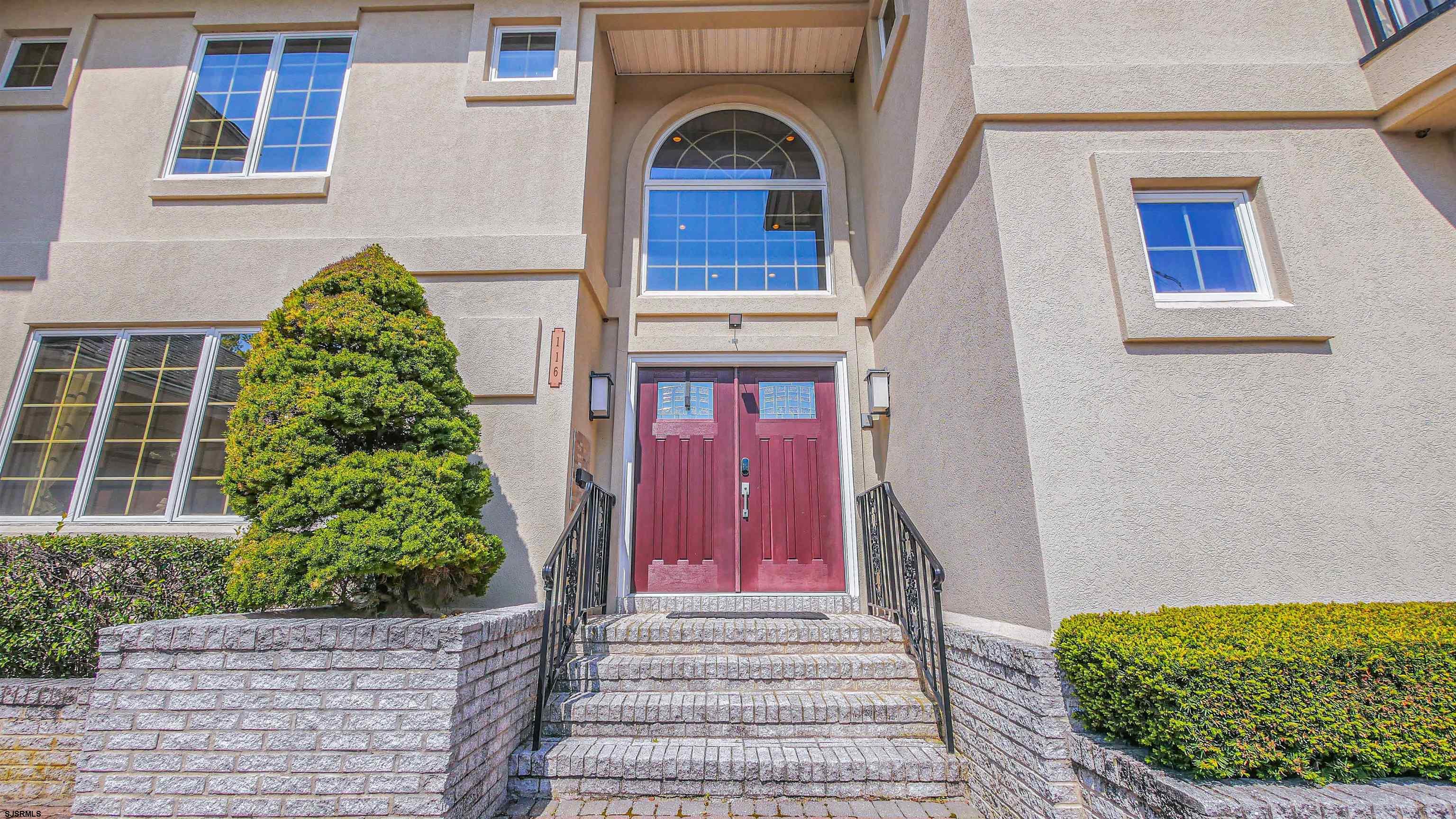 116 Country Club Dr - Picture 2