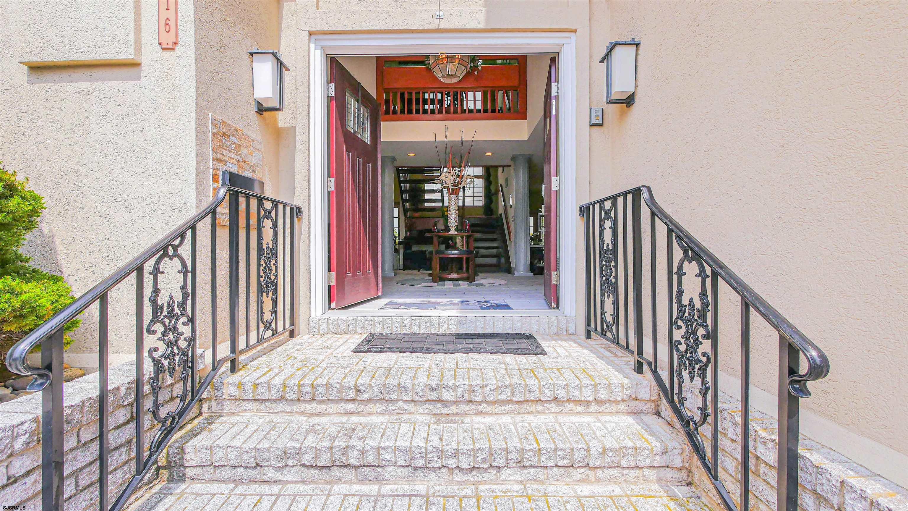 116 Country Club Dr - Picture 3