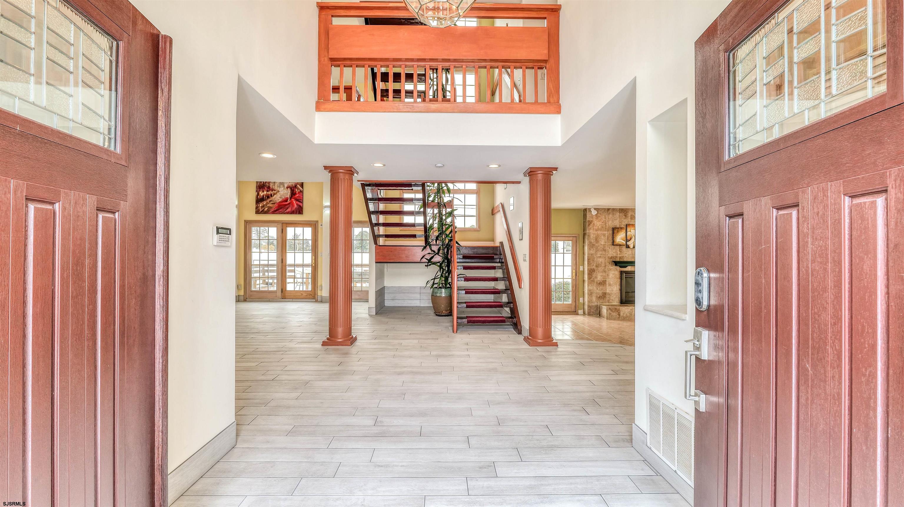 116 Country Club Dr - Picture 4