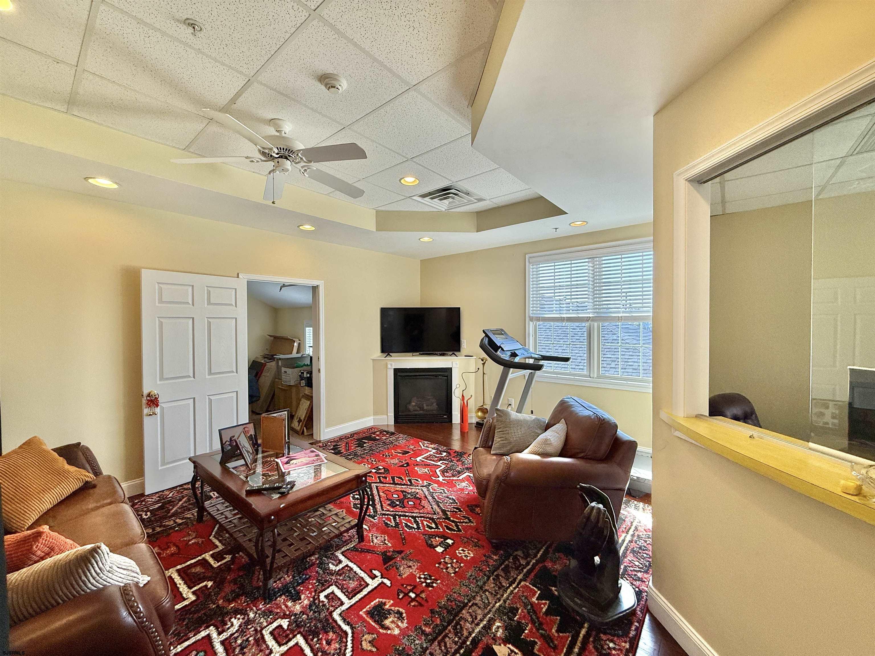 110 E Maryland Avenue