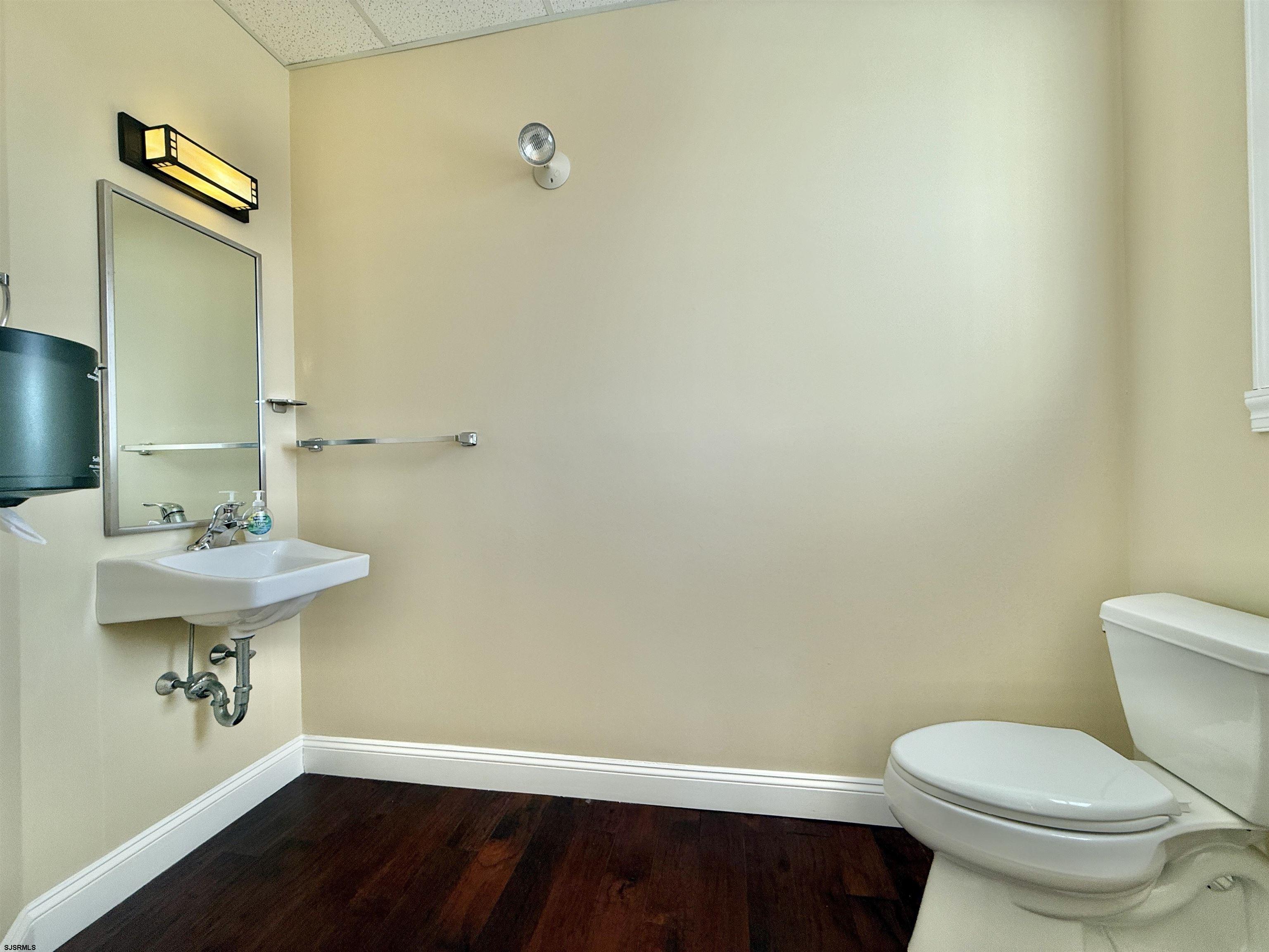 110 E Maryland Avenue