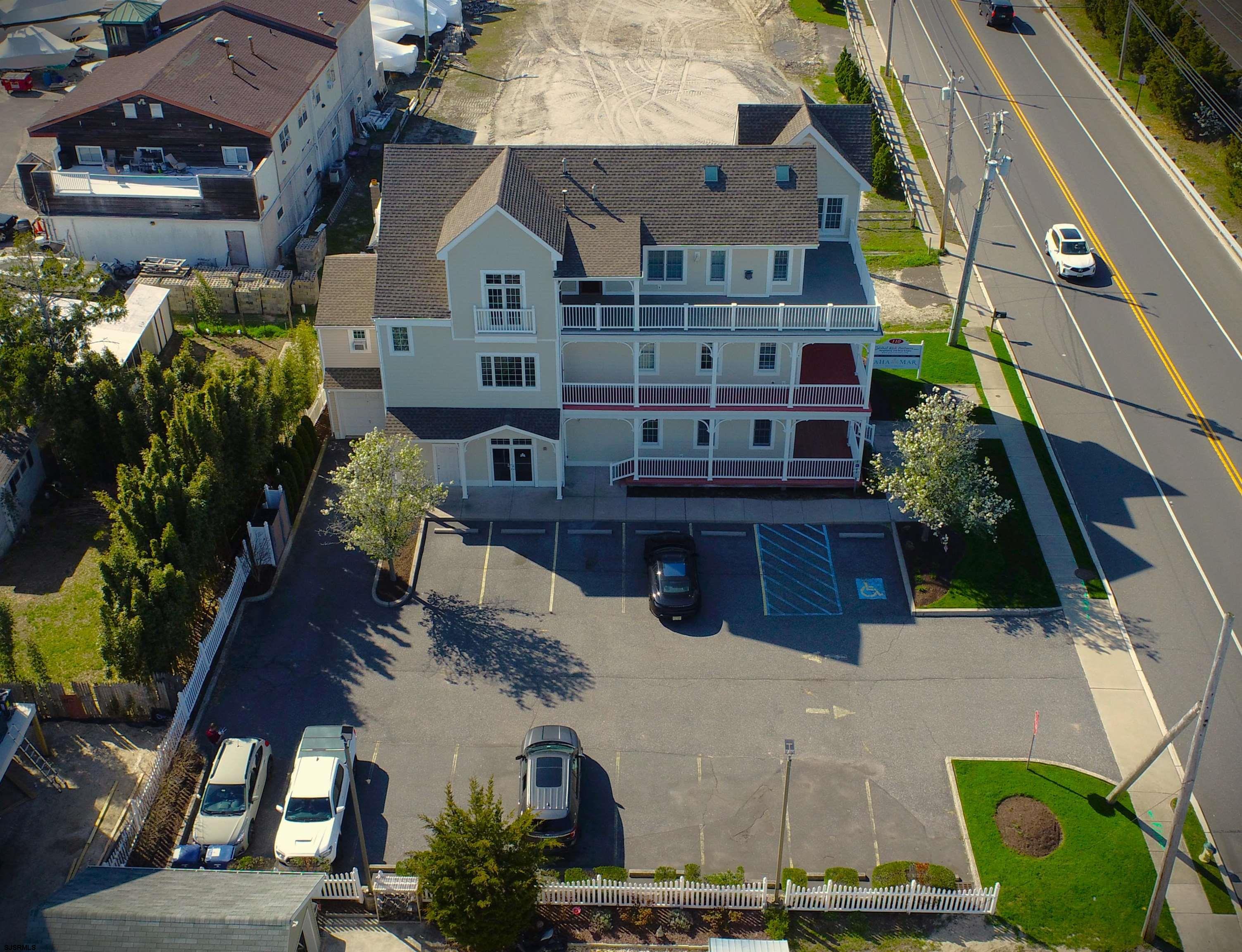 110 E Maryland Avenue - Picture 2