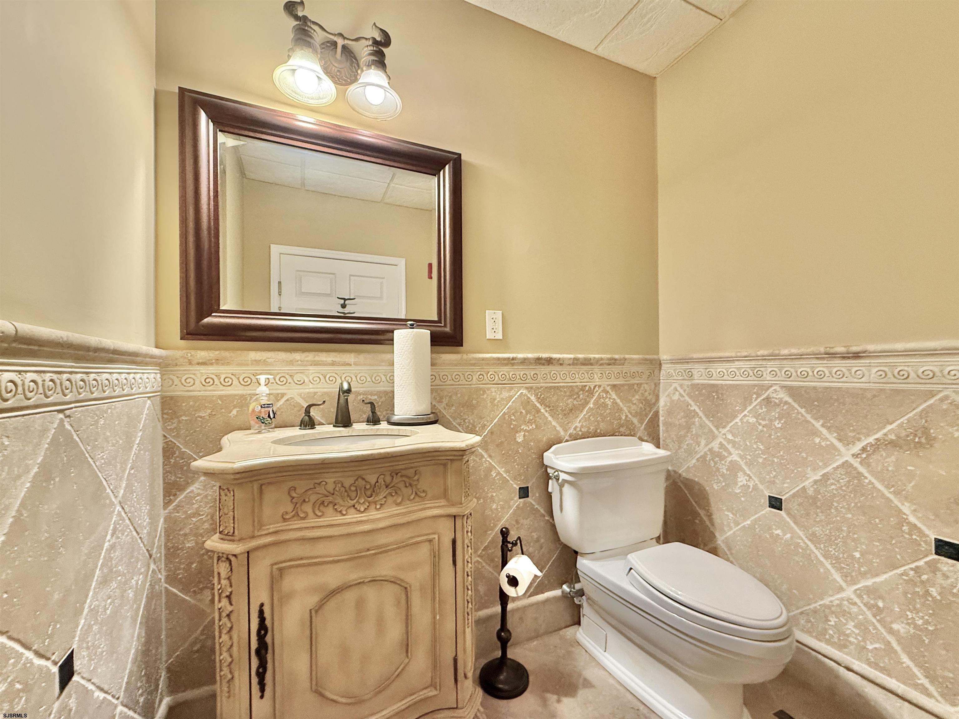 110 E Maryland Avenue