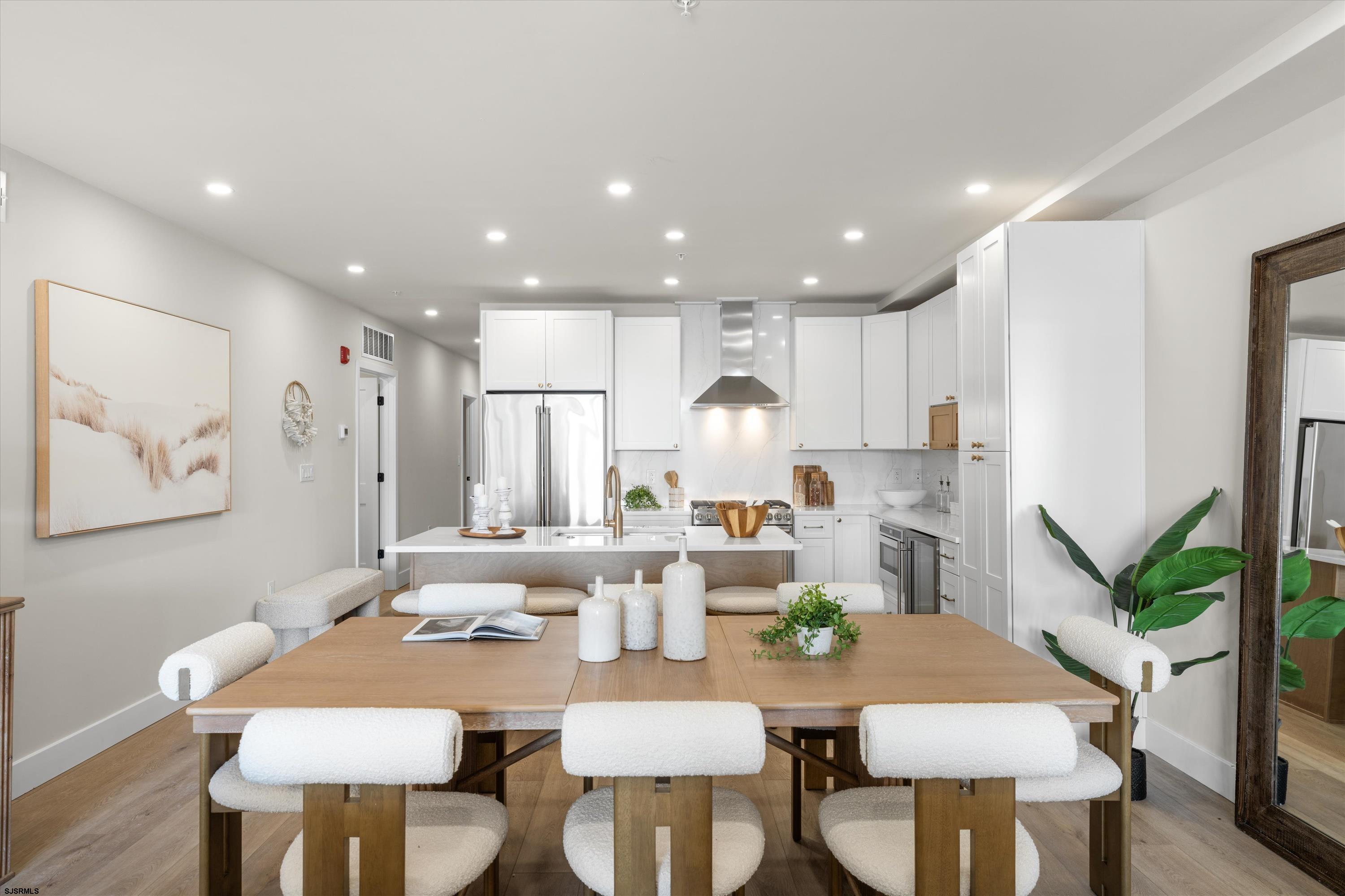 323 E Oak Avenue - Picture 1