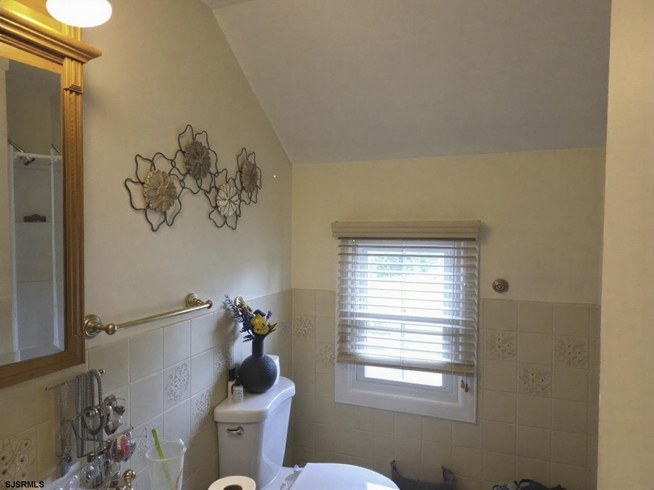 110 E LakeView Dr