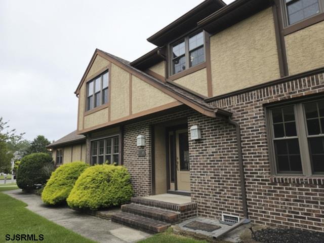110 E LakeView Dr