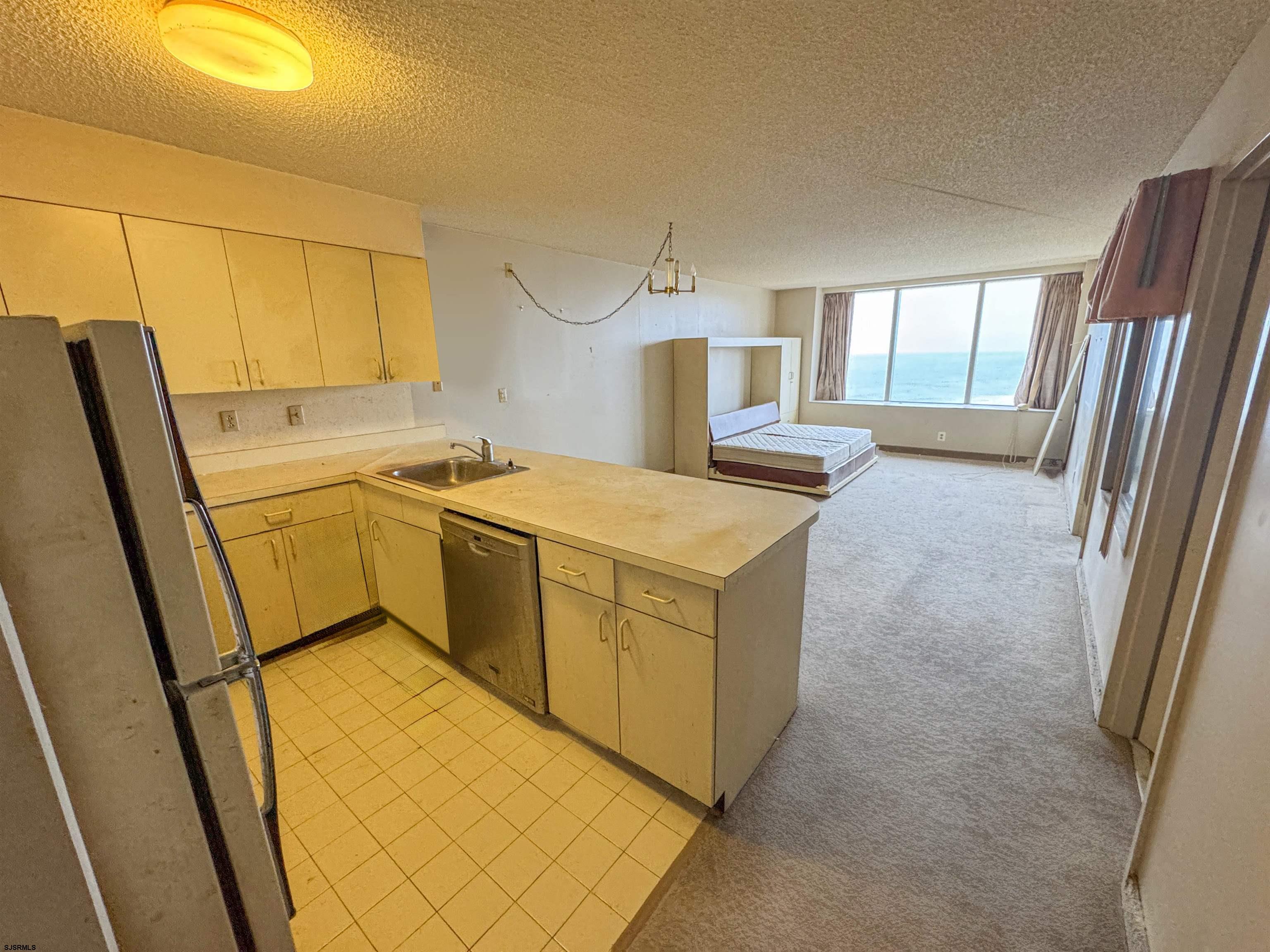 1515 Boardwalk - Picture 1