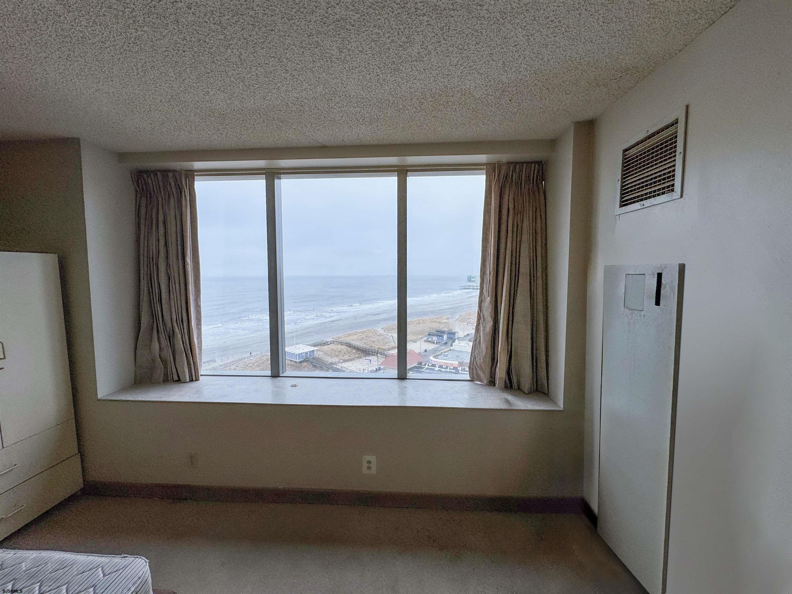 1515 Boardwalk - Picture 4