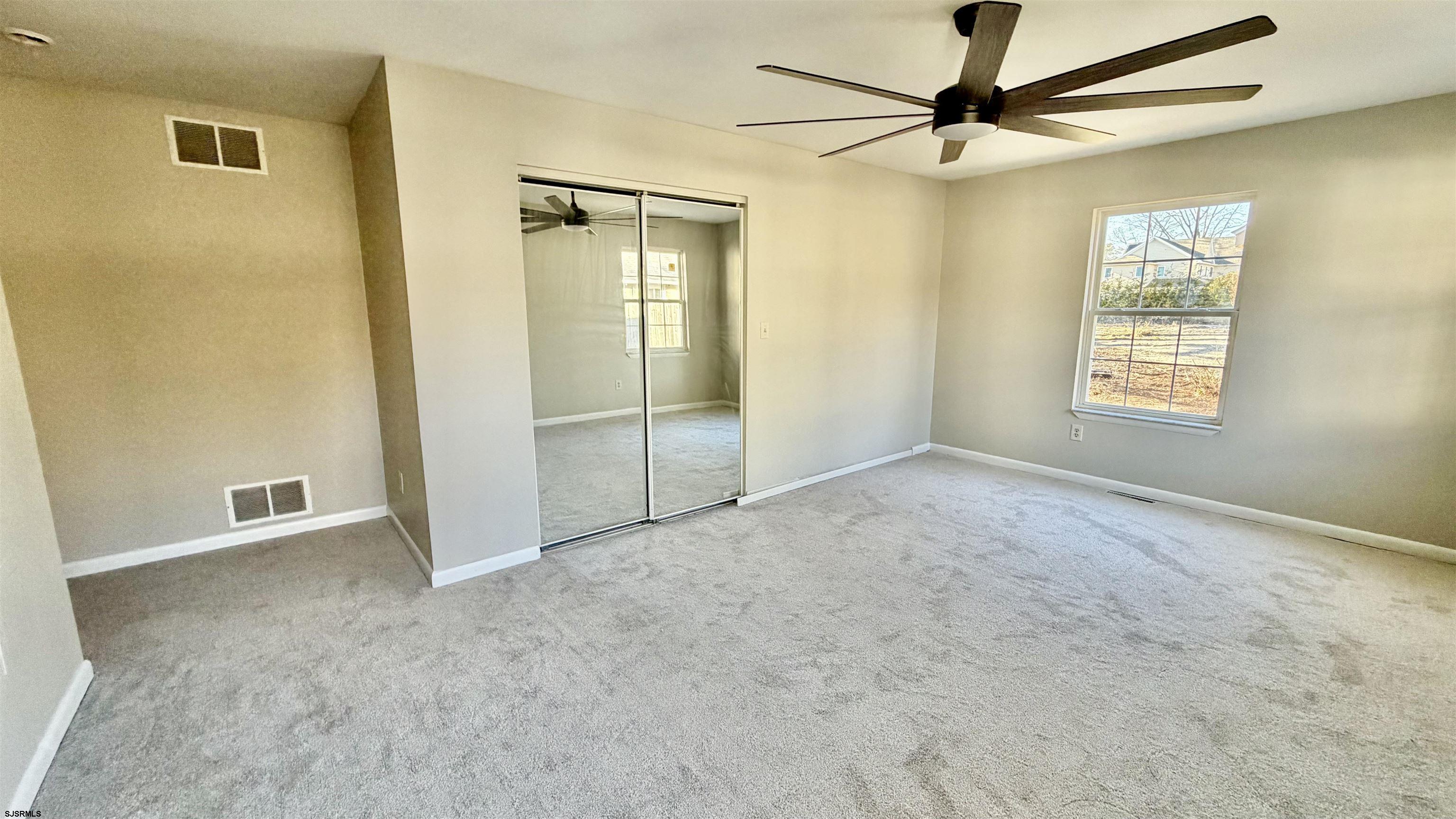 921 Oak Grove - Picture 2