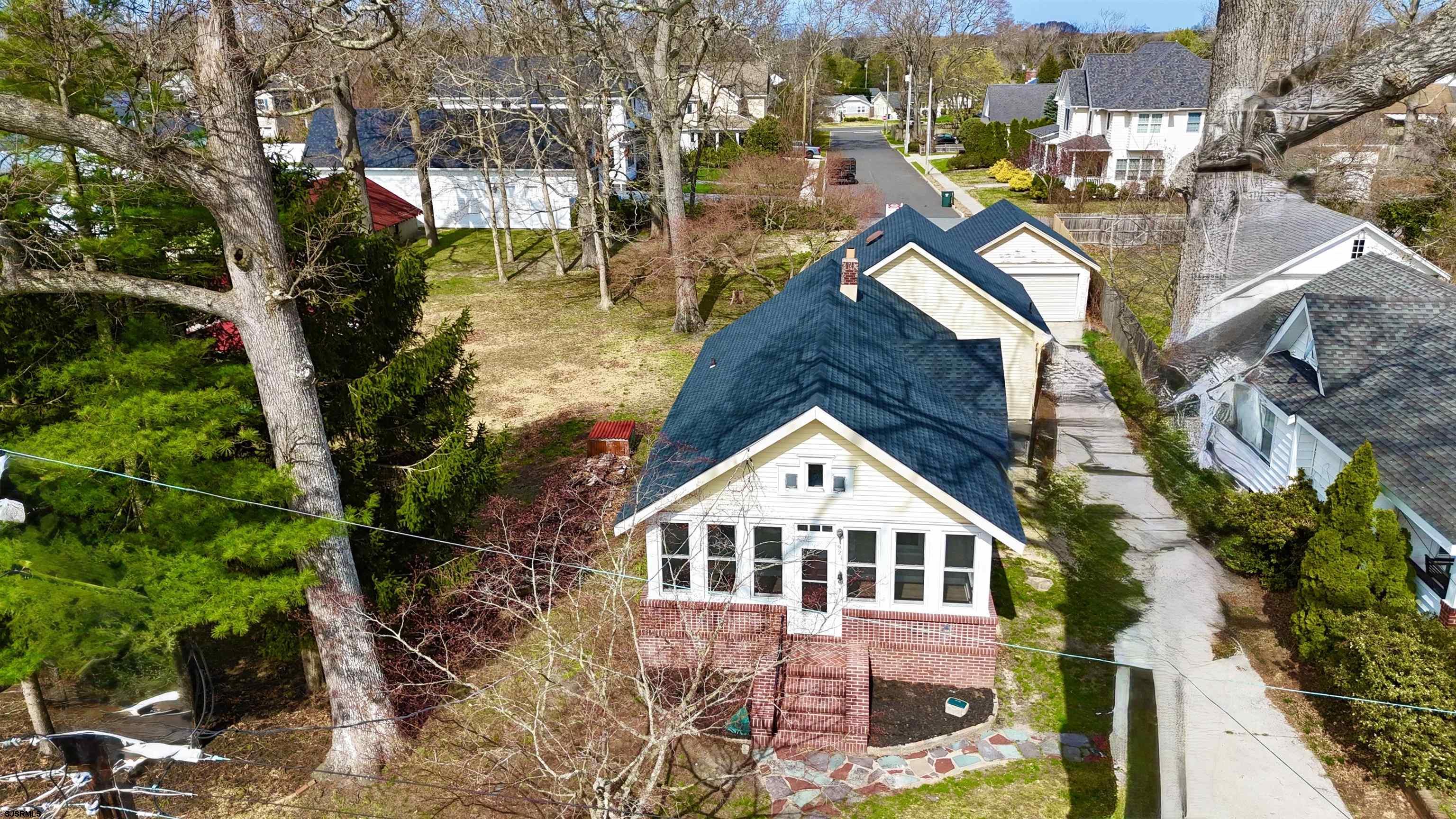 921 Oak Grove - Picture 4