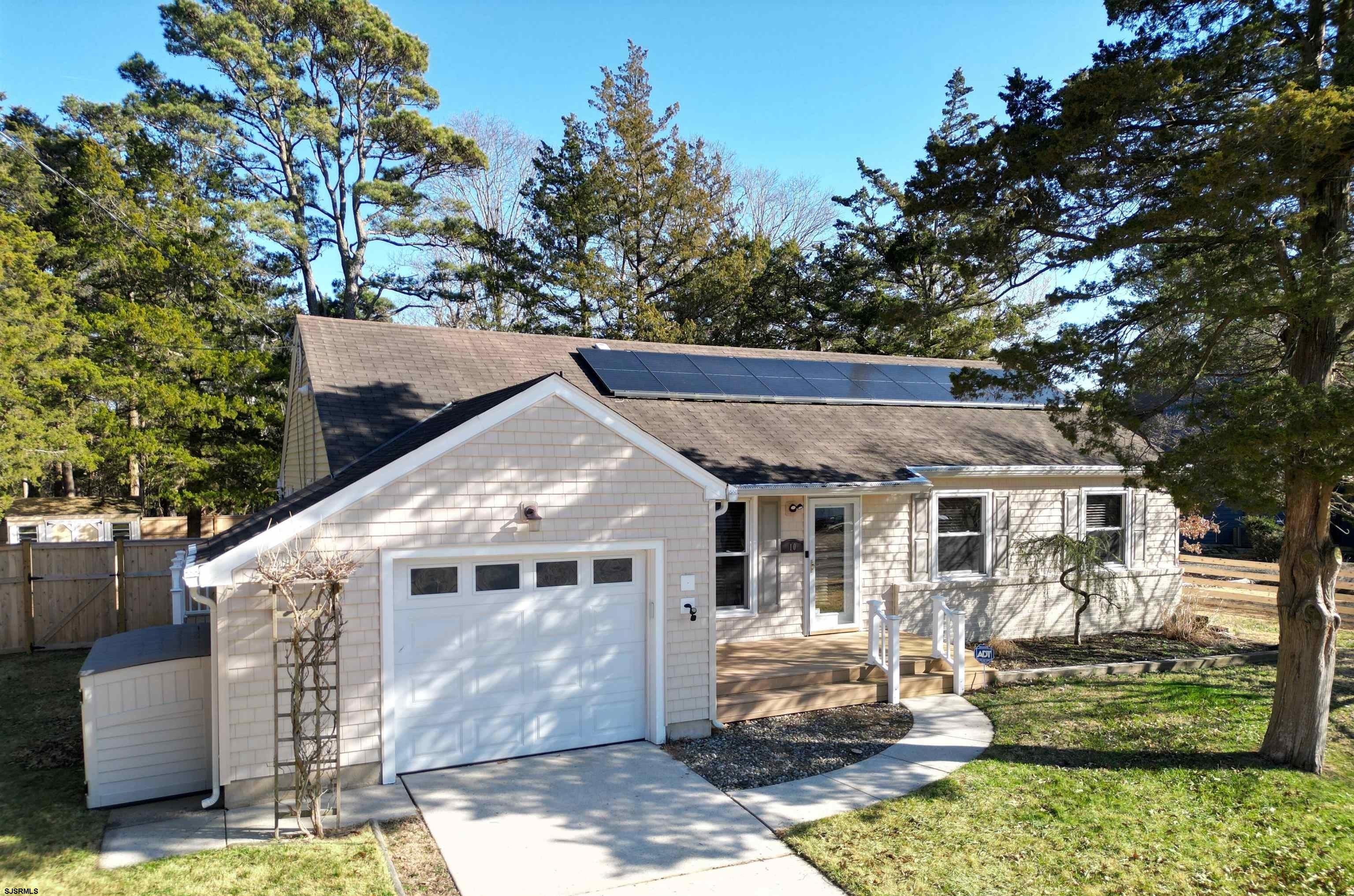 10 E Curran Dr - Picture 1