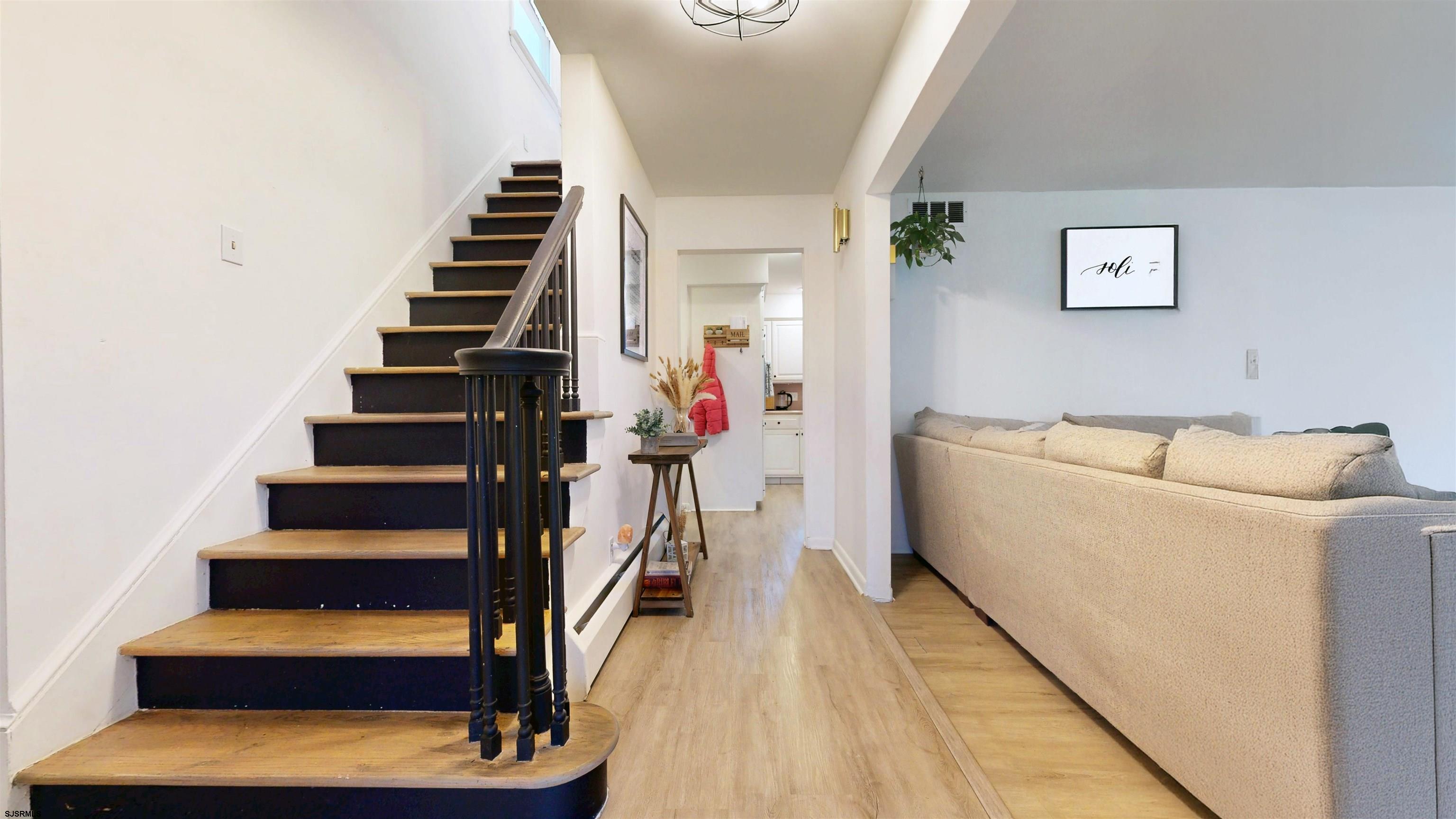 2459 Buttonwood Dr - Picture 3