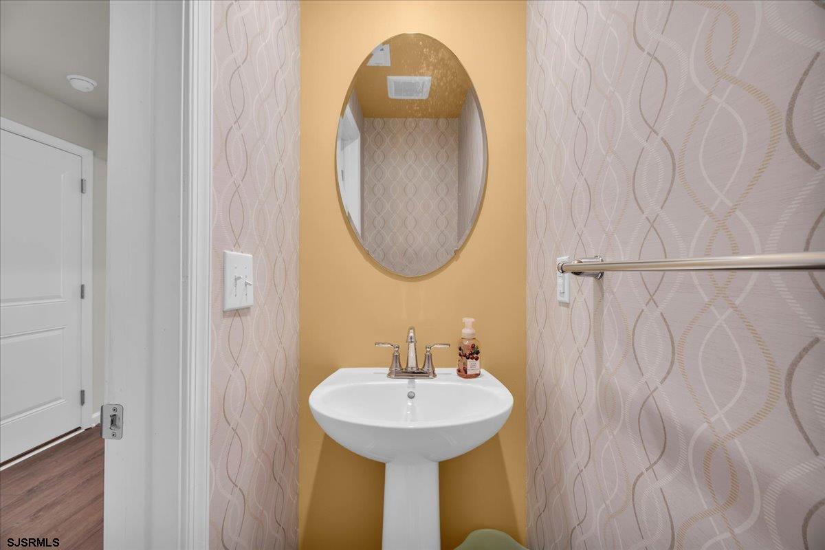 204 Freedom Way - Picture 3