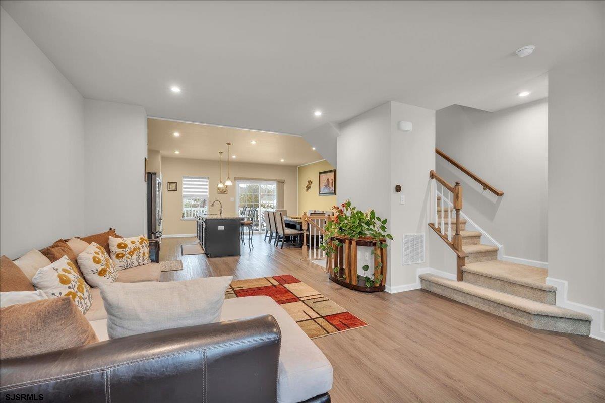 204 Freedom Way - Picture 4