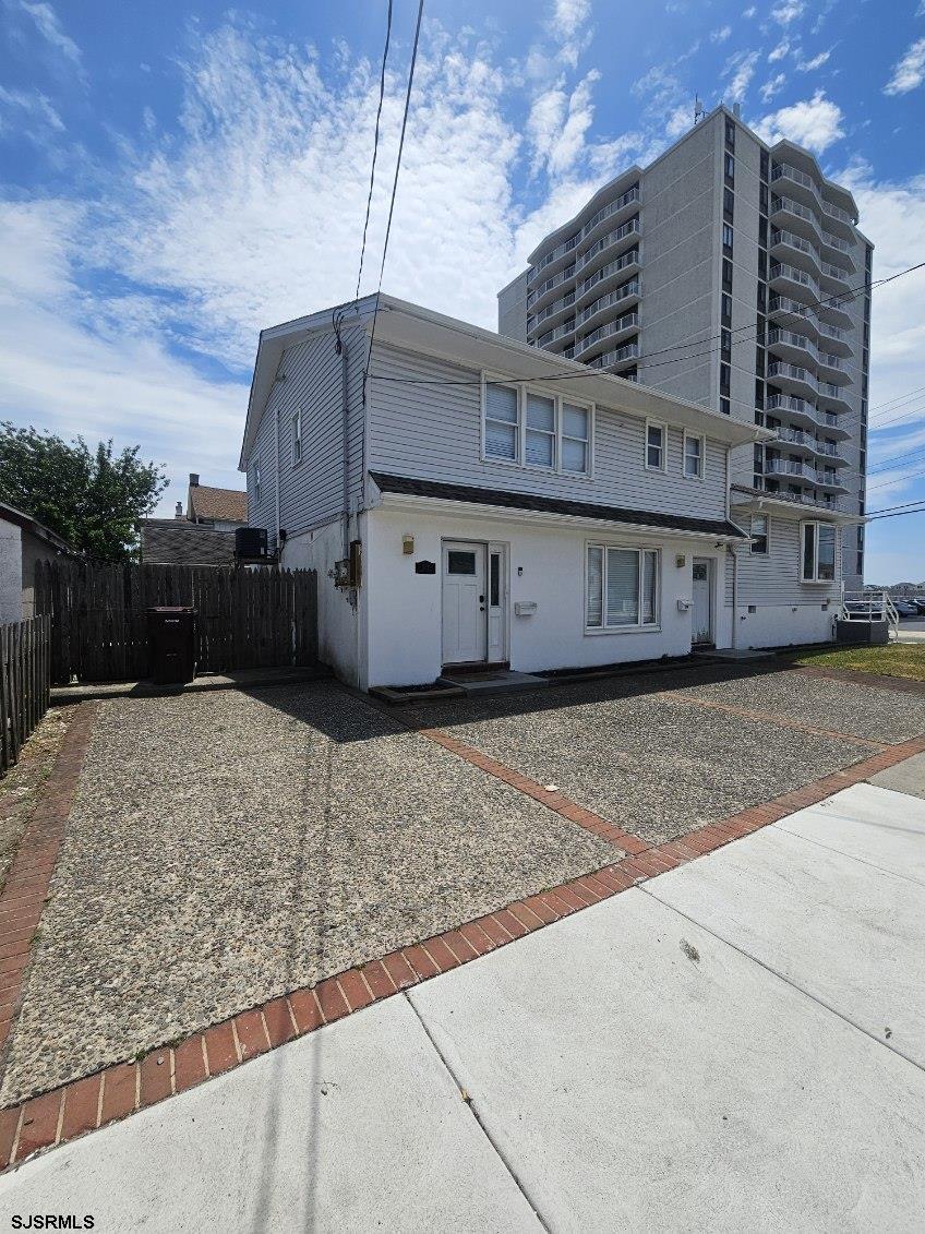 239 N Derby Avenue - Picture 3