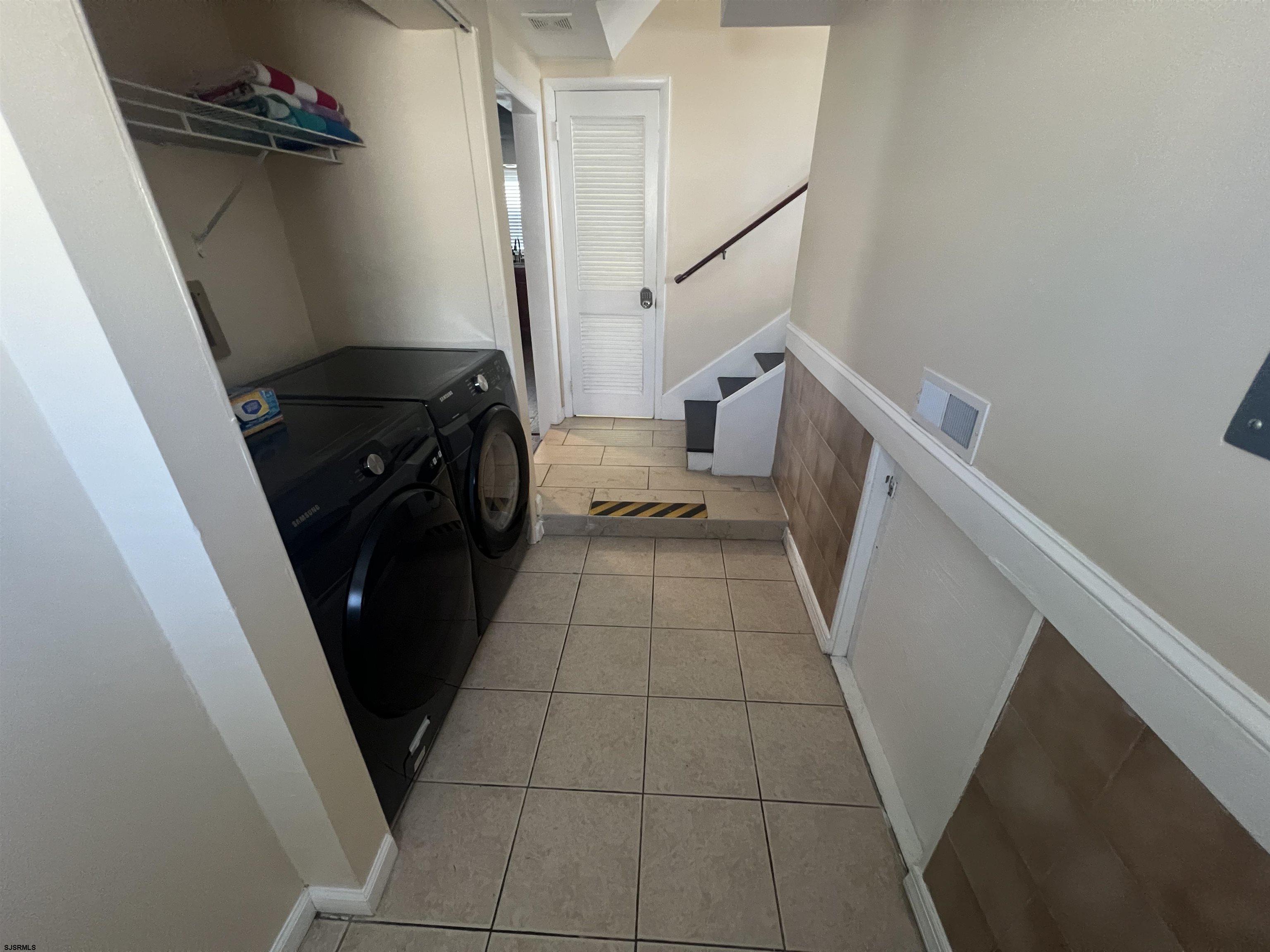 239 N Derby Avenue