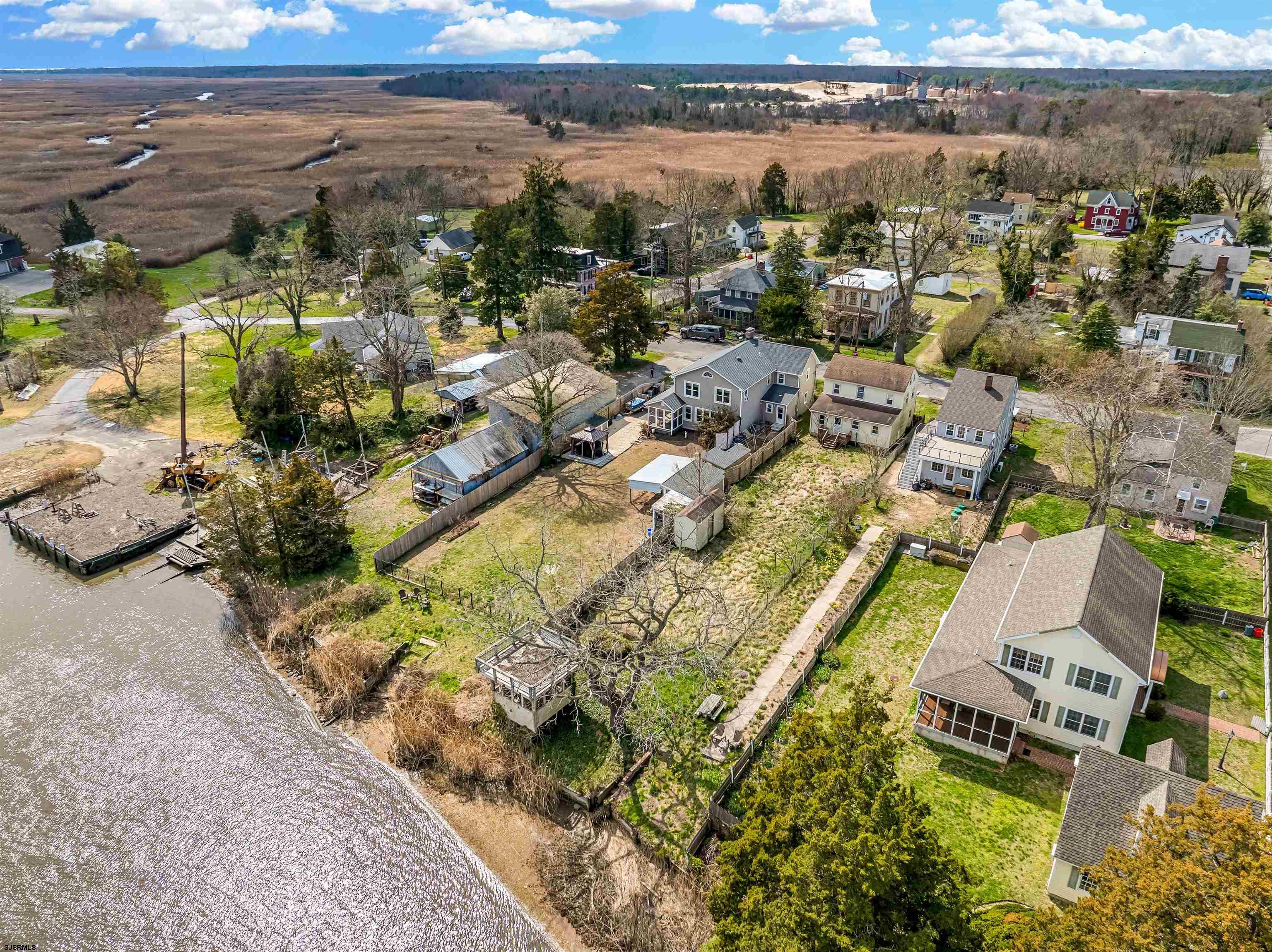 1230 Front Street - Picture 1