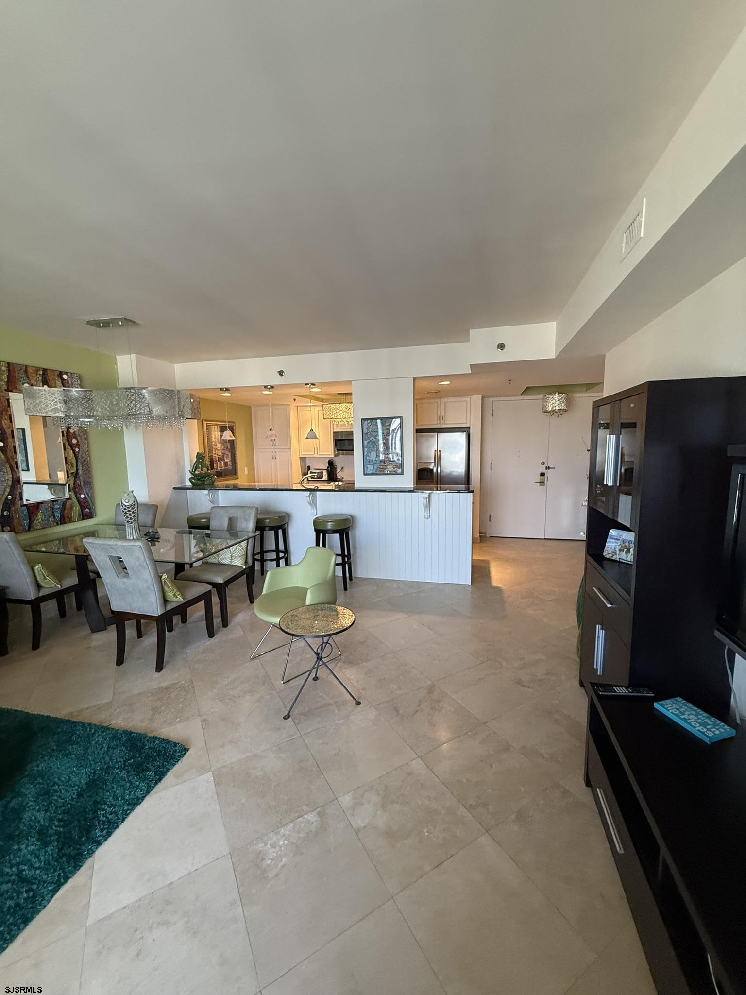 3101 Boardwalk - Picture 2