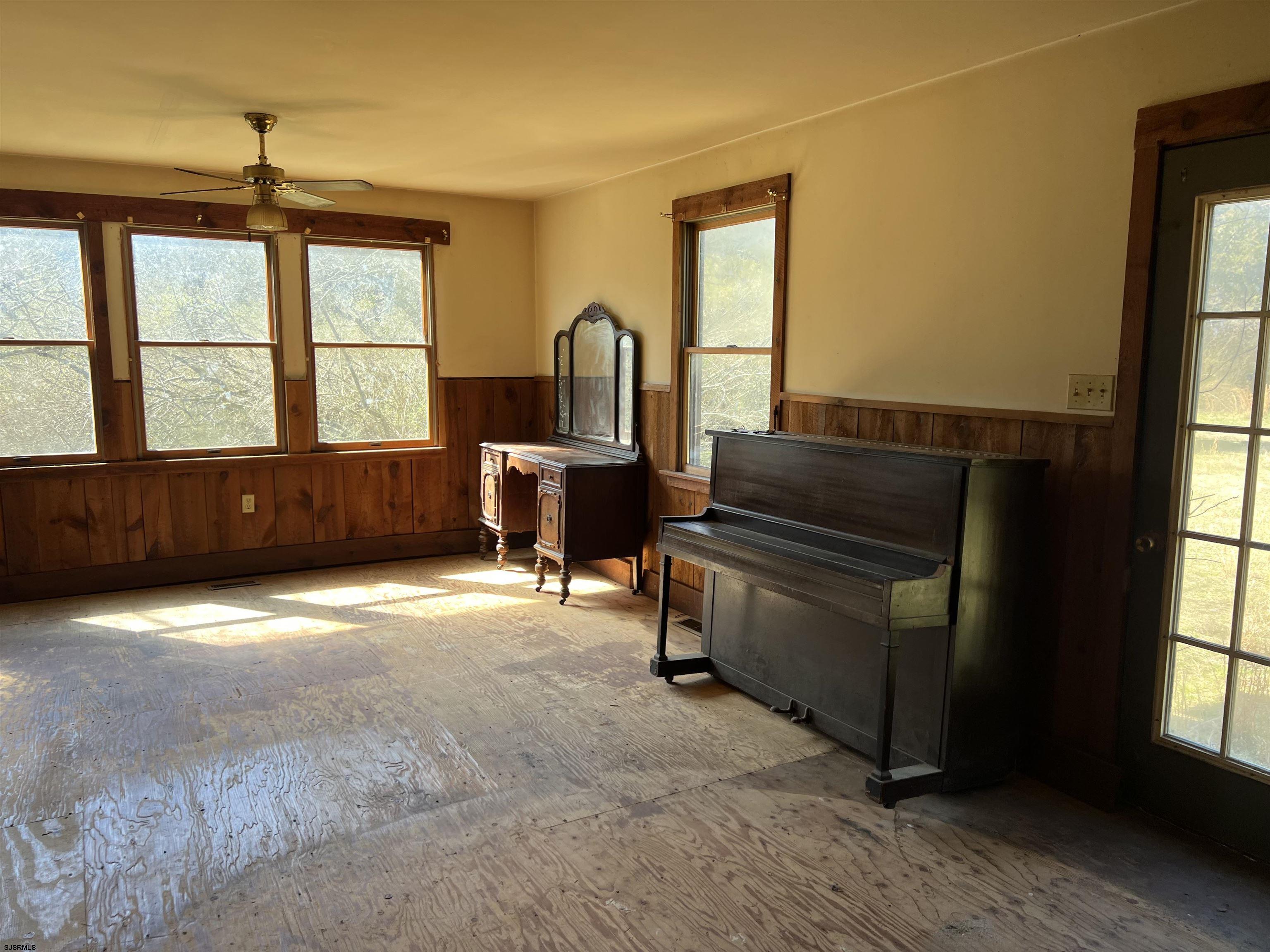 700 W Duerer Street - Picture 2