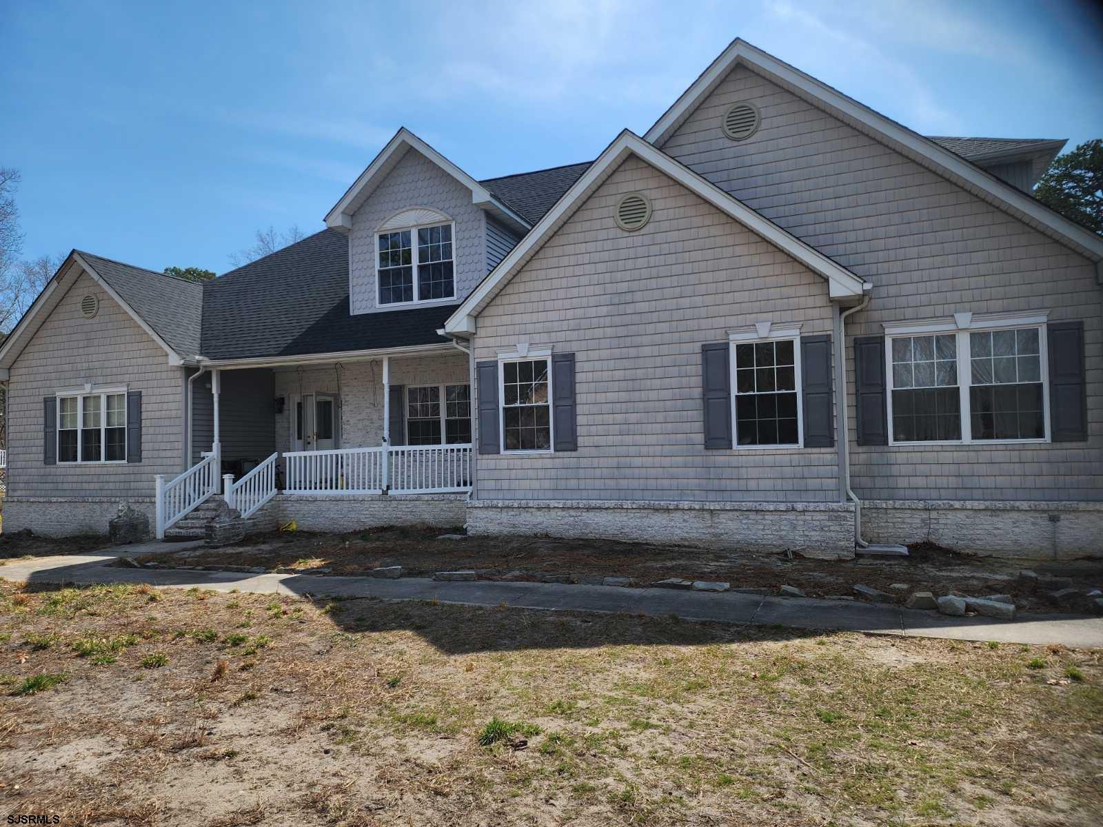 306 E Spencer Ln - Picture 1