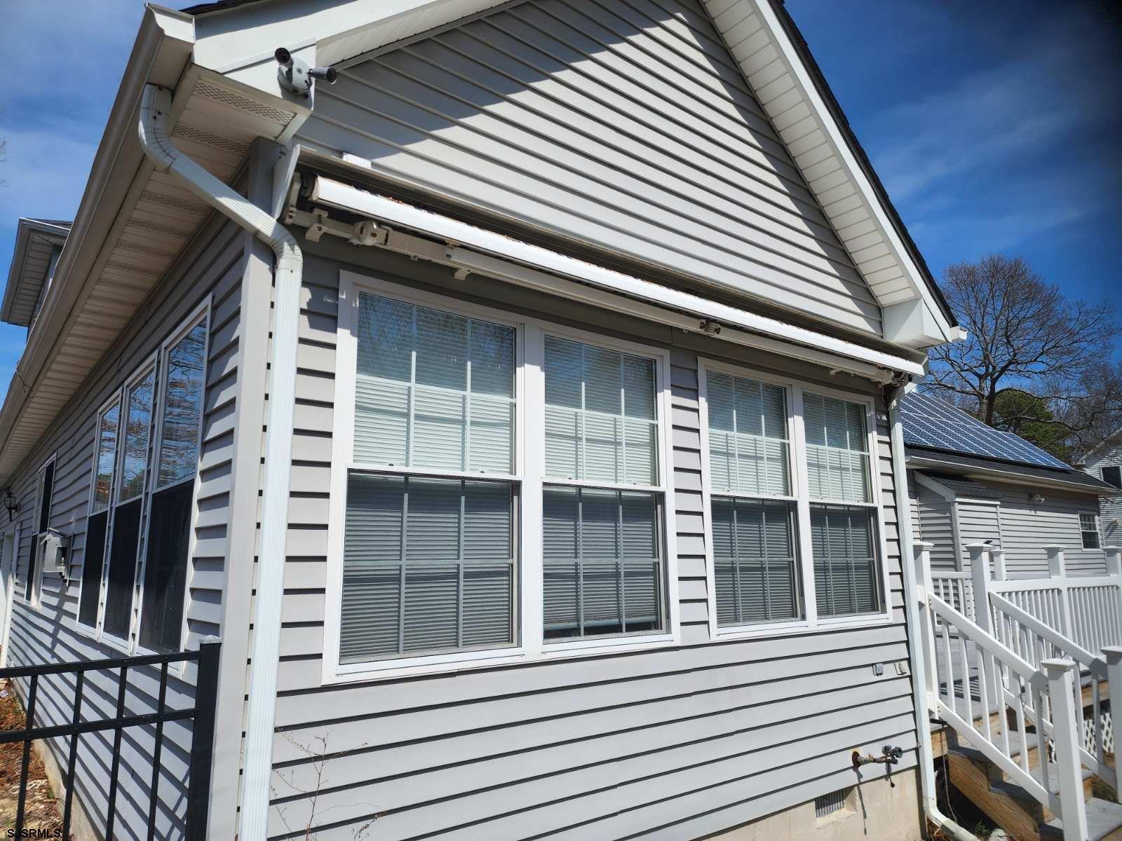 306 E Spencer Ln - Picture 2