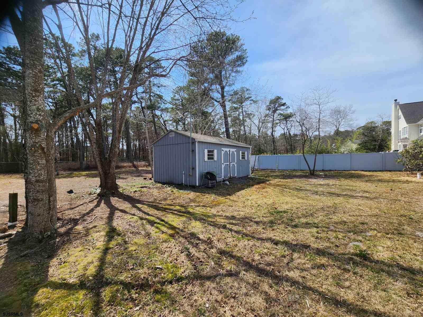 306 E Spencer Ln - Picture 4