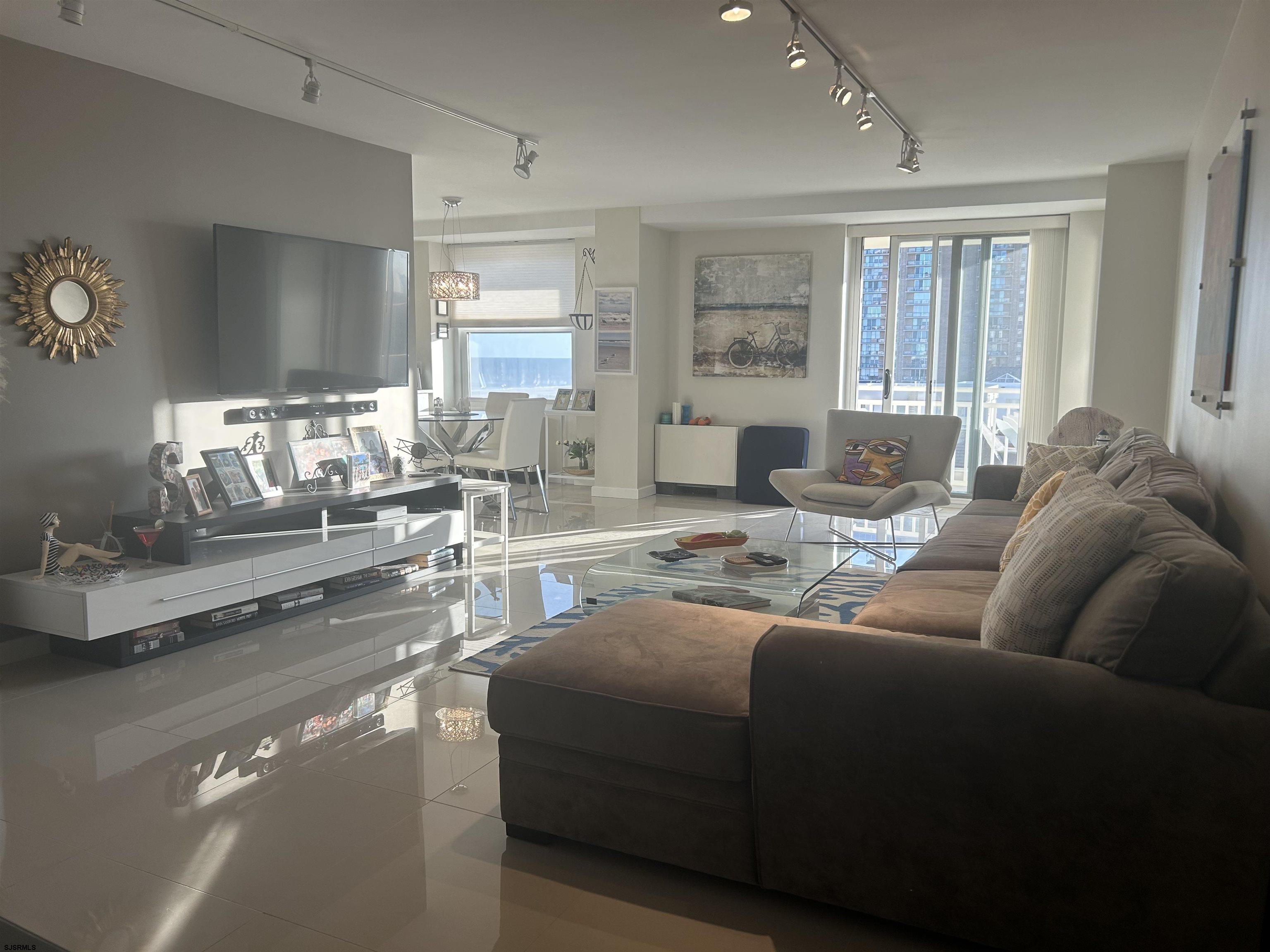 101 S Plaza Pl Pl - Picture 2