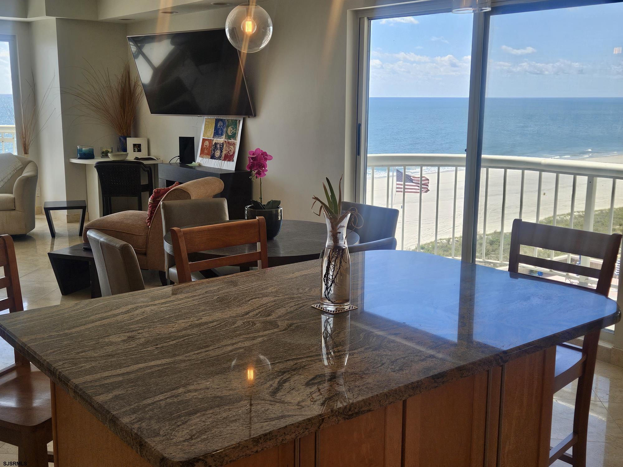 3101 Boardwalk - Picture 4