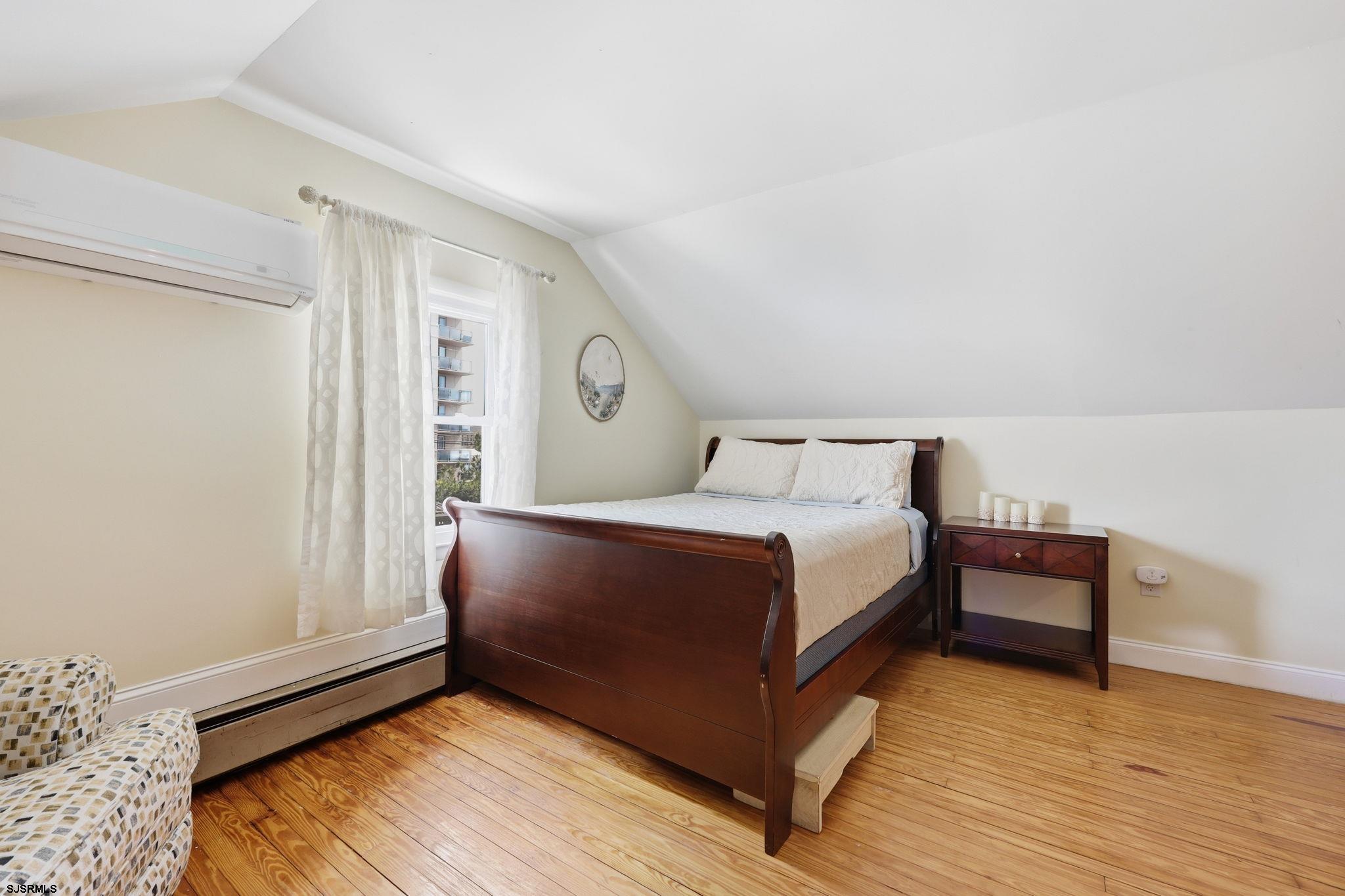 207 N Harvard Avenue